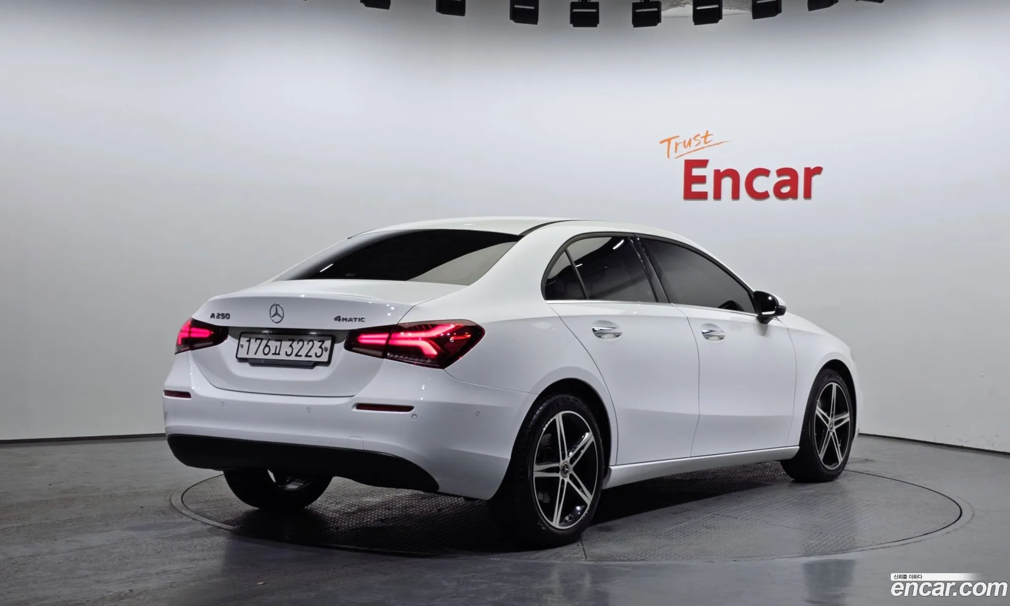 Benz A-Class W177 A250 4Matic Sedan - фотография 18385434