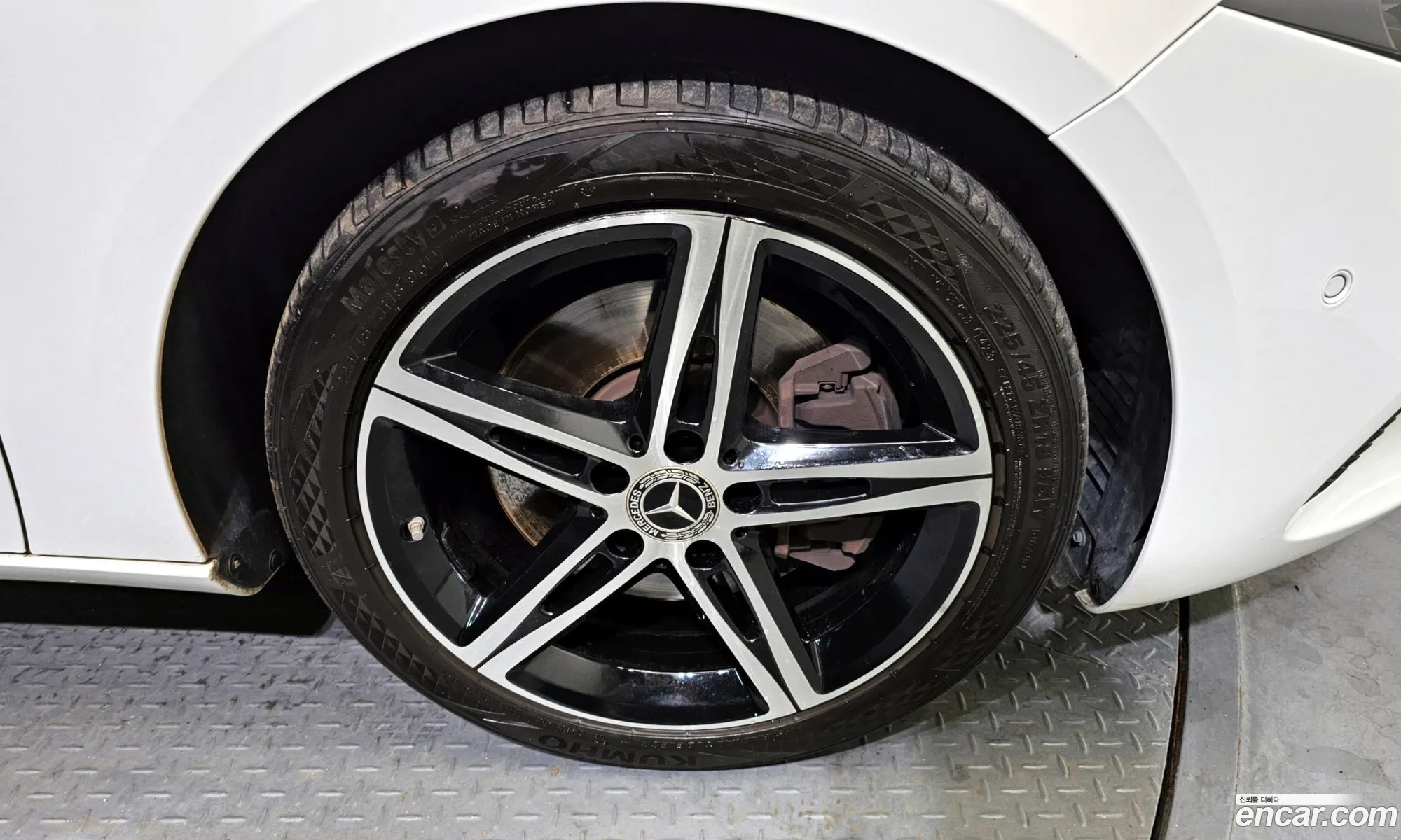 Benz A-Class W177 A250 4Matic Sedan - фотография 18385437