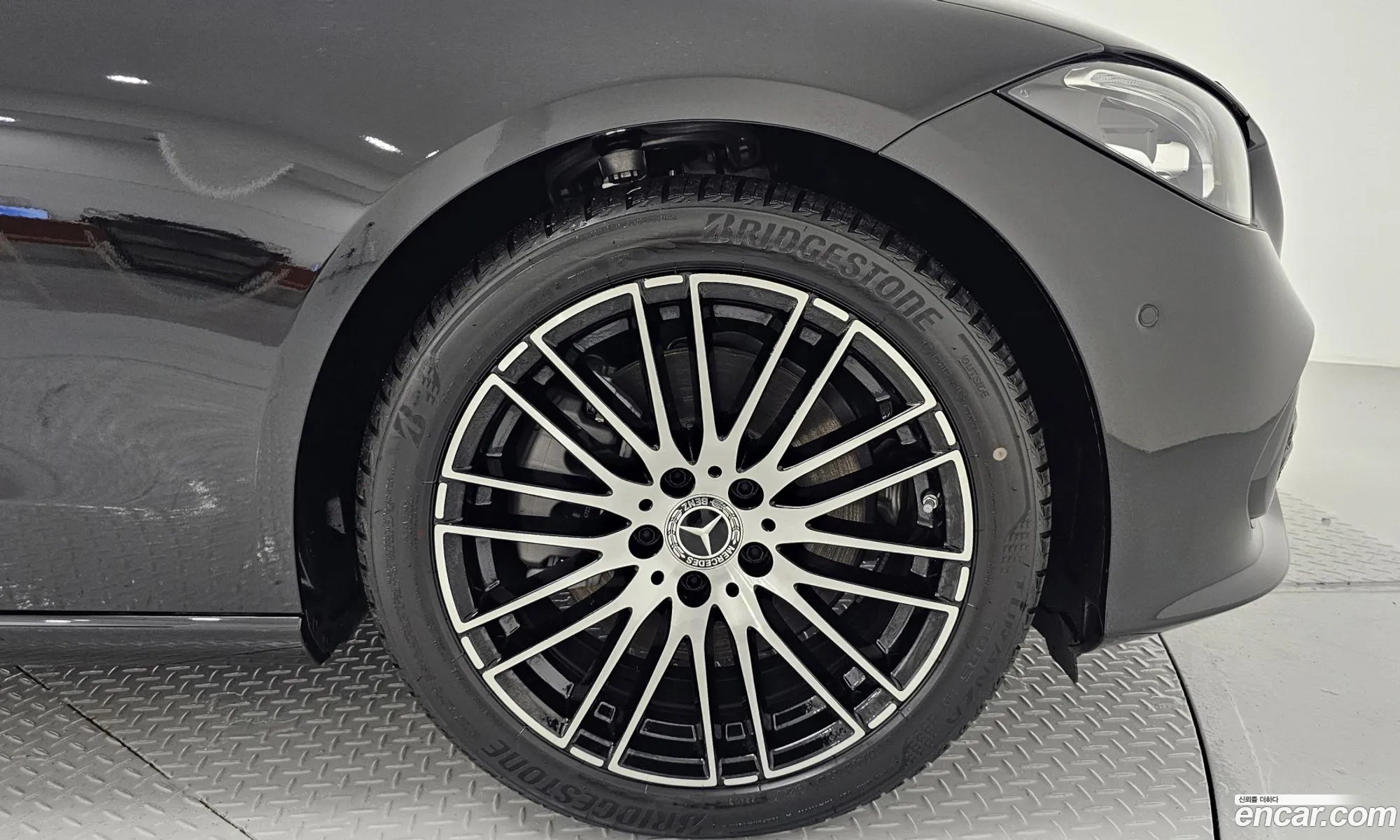 Mercedes-Benz C-Klasse C300 4Matic Avant Garde 2024 - фотография 18385377
