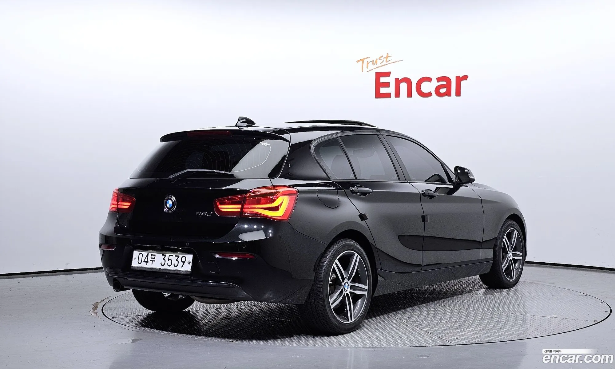 BMW 1Er 118D Sport 5 Door 2019 - фотография 15383616