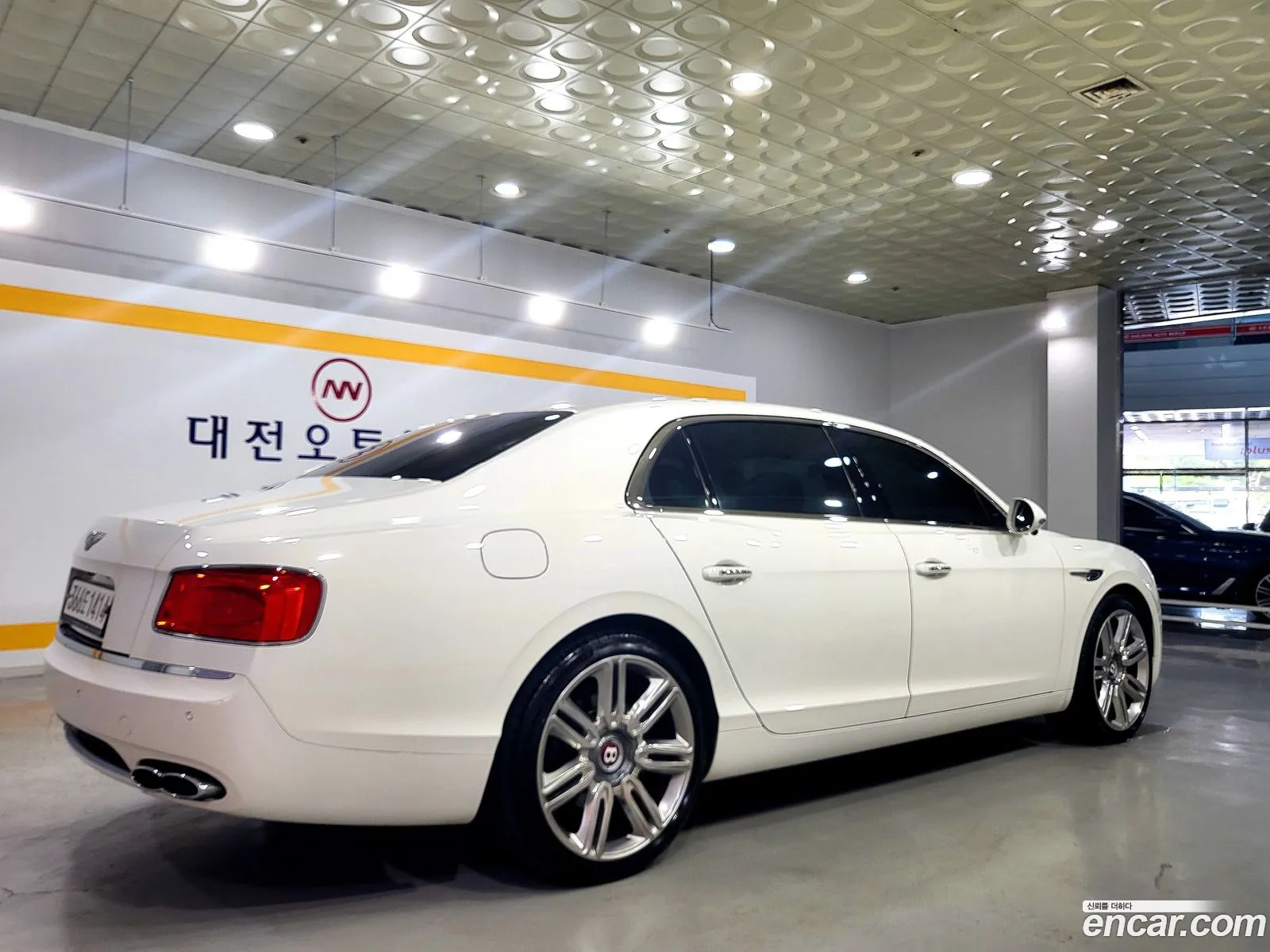 Bentley Flying Spur 40 2018 - фотография 3928035