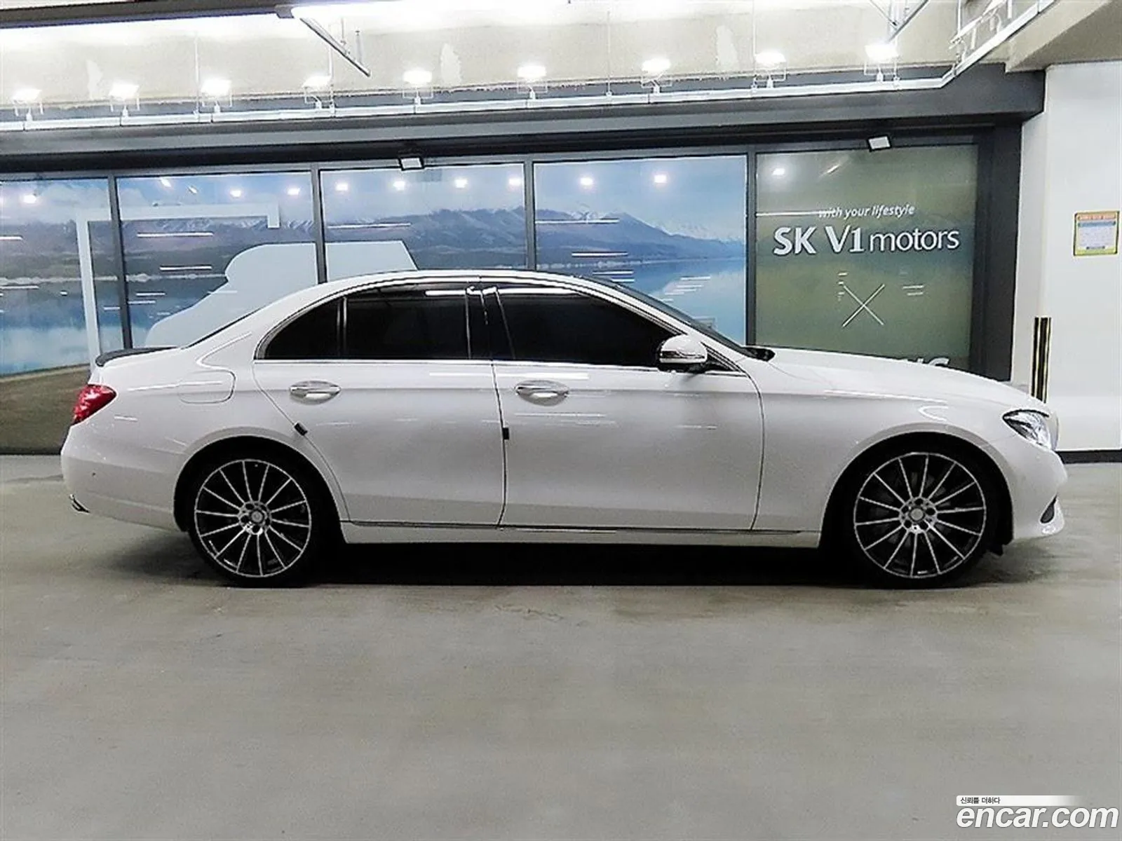 Mercedes-Benz E-Klasse E300 Avantgarde 2017 - фотография 18368540