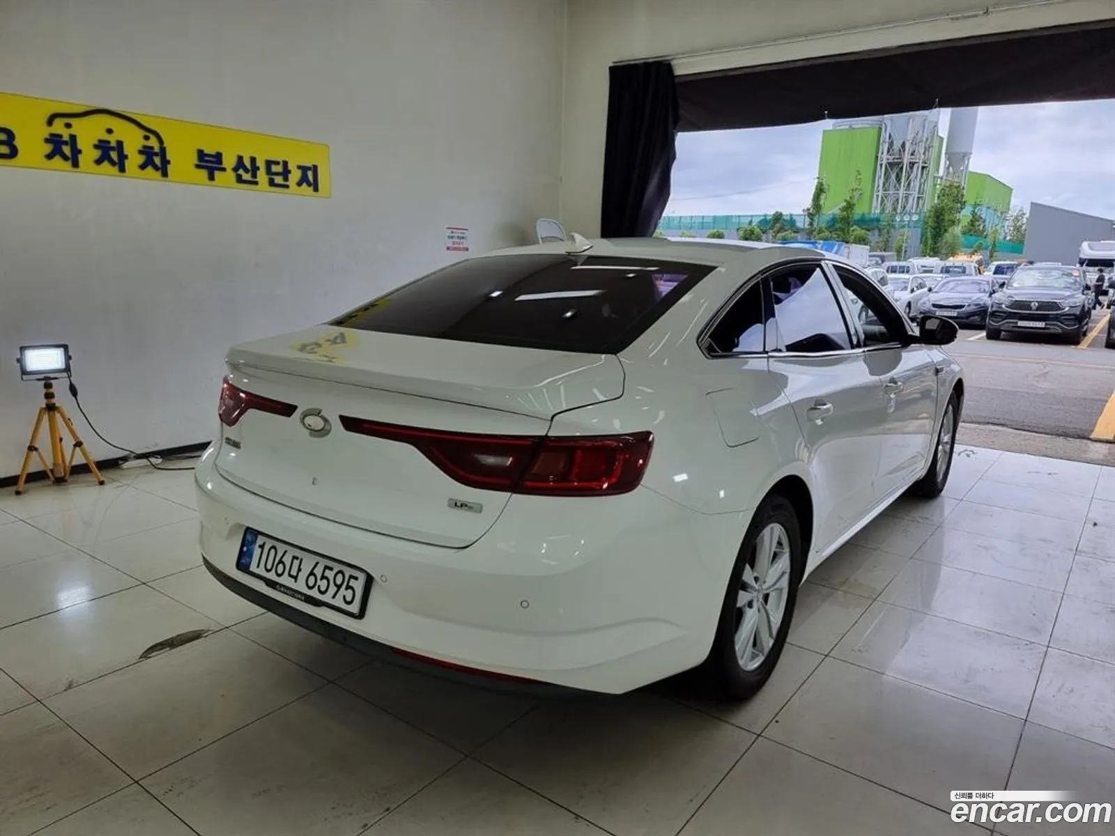 Renault Samsung Sm6 20 Lpe Se Rental Car 2017 - фотография 1497780
