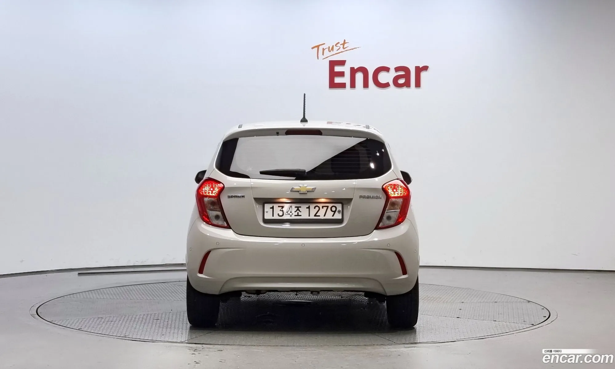 Chevrolet Spark Iii M300 Premier 2020 - фотография 18413752