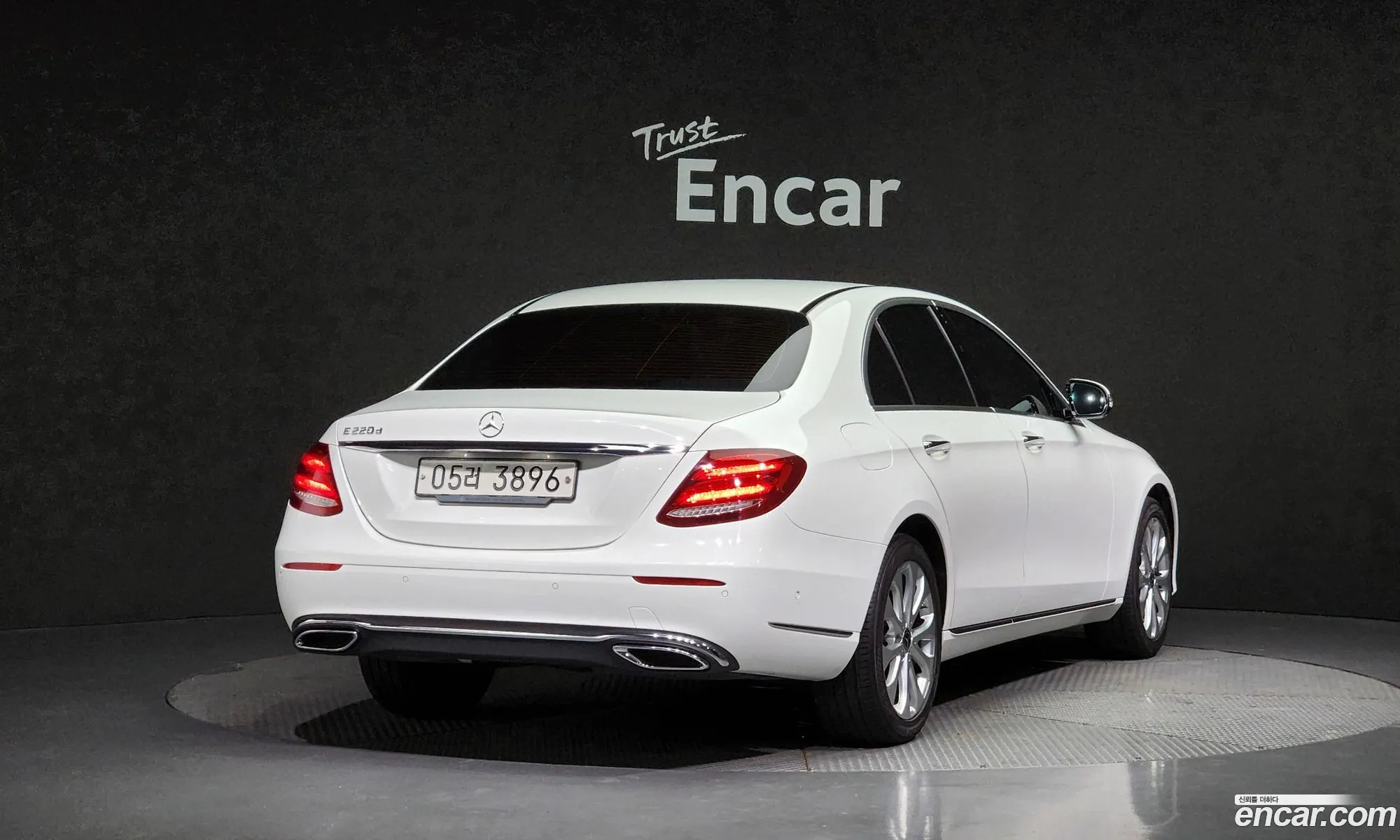 Benz E-Class W213 E220D Exclusive - фотография 18238267