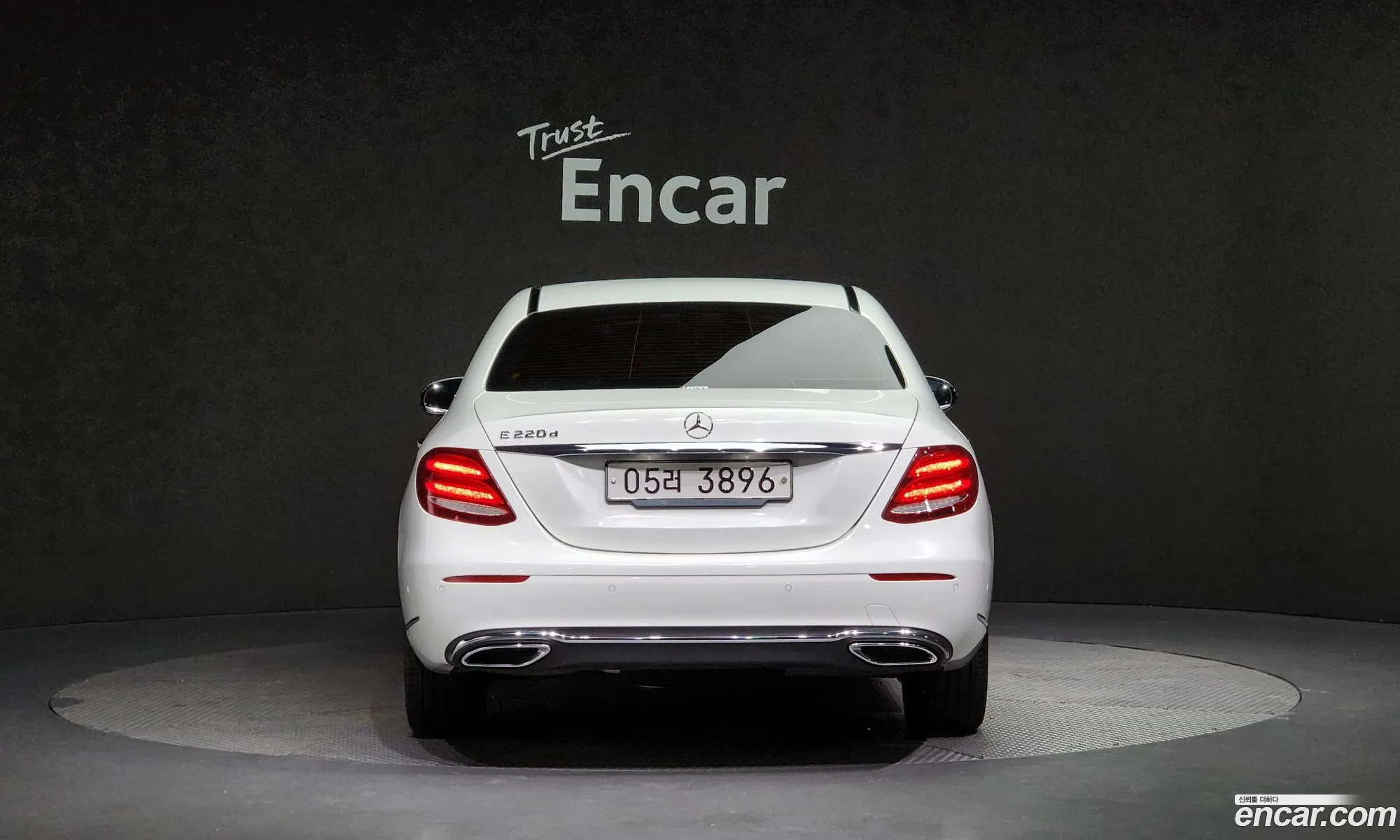Benz E-Class W213 E220D Exclusive - фотография 18238269