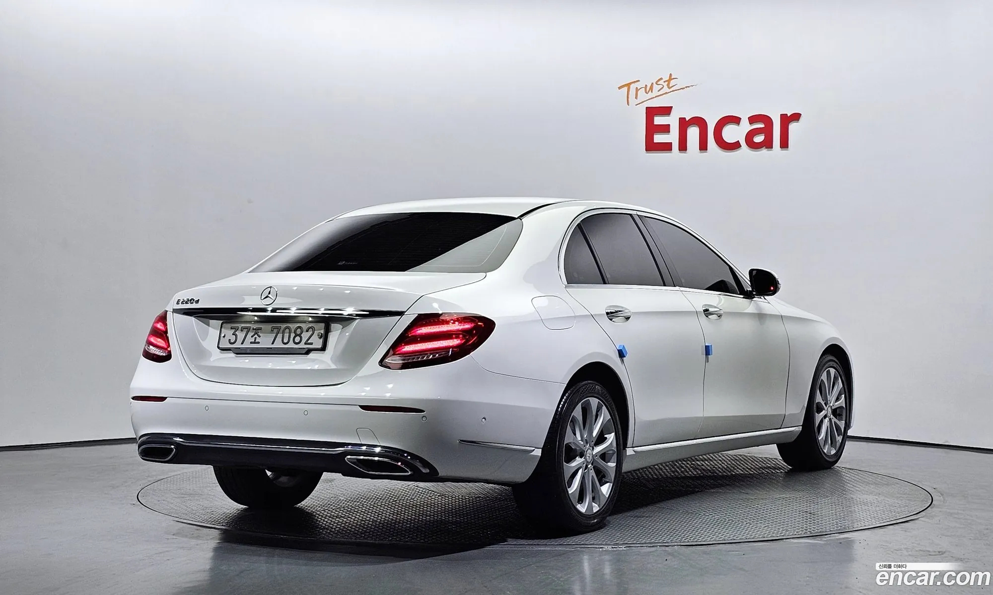 Mercedes-Benz E-Klasse E220D Exclusive 2017 - фотография 18180754