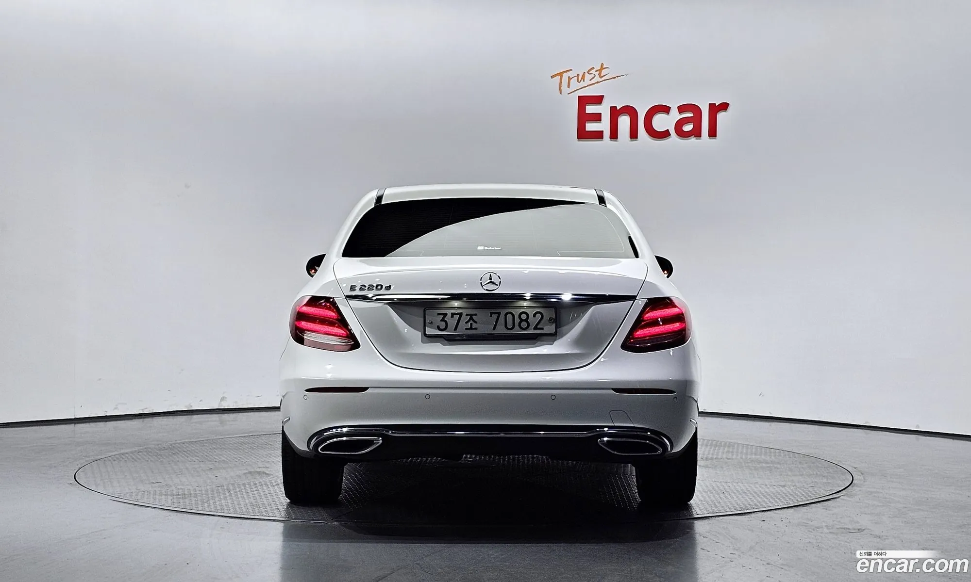 Mercedes-Benz E-Klasse E220D Exclusive 2017 - фотография 18180756