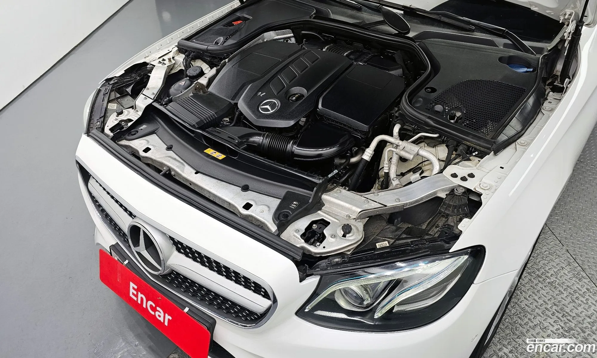 Mercedes-Benz E-Klasse E220D Exclusive 2017 - фотография 18180758