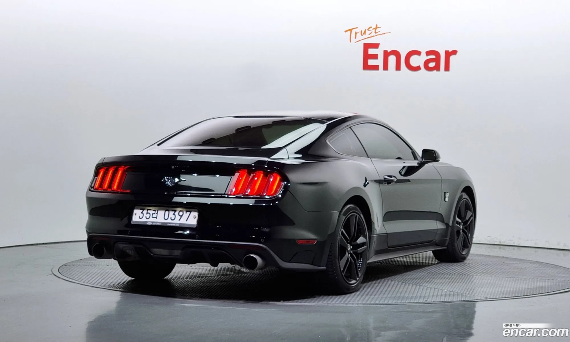 Ford Mustang Coupe - фотография 15718248