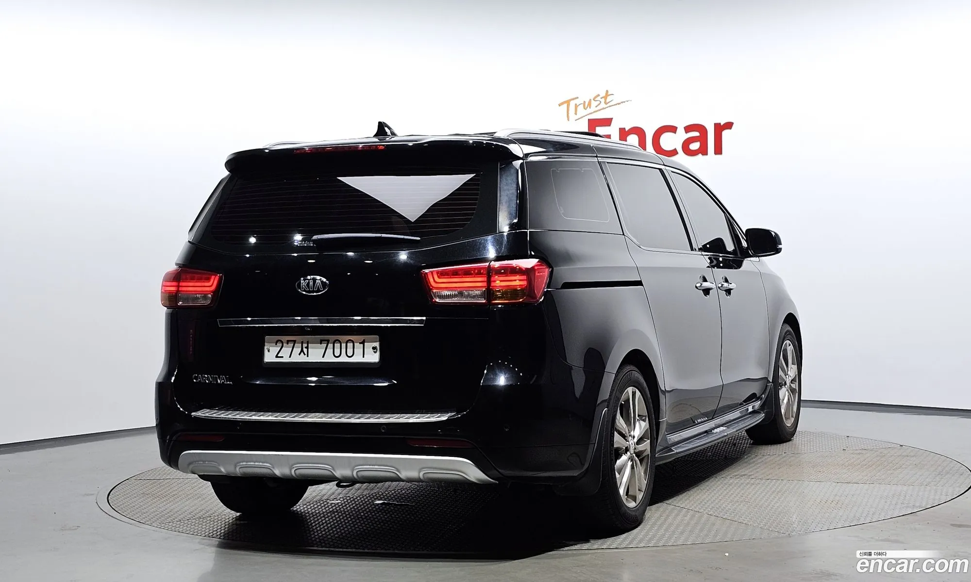 Kia Carnival 9-Seater Noblesse 2015 - фотография 16588286