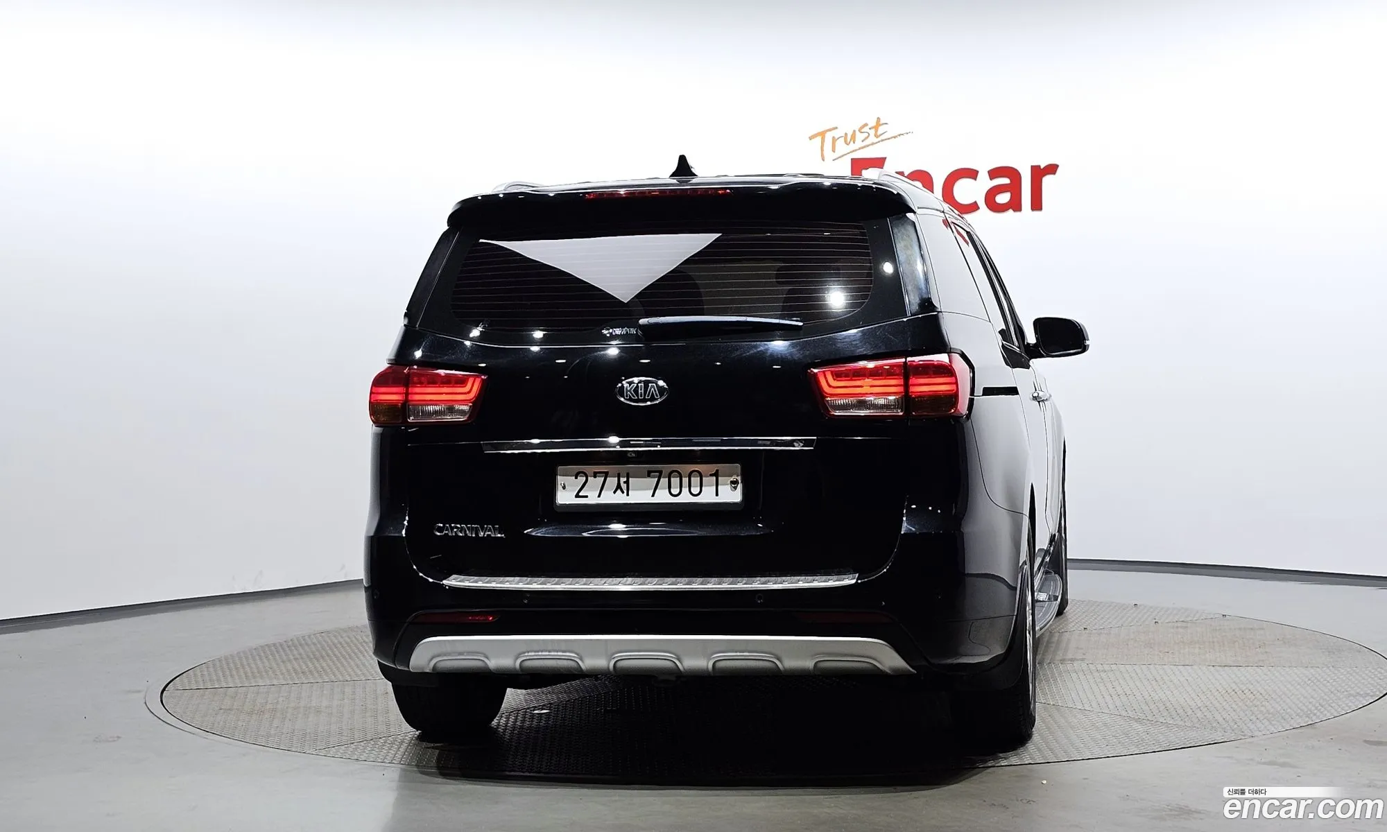 Kia Carnival 9-Seater Noblesse 2015 - фотография 16588290
