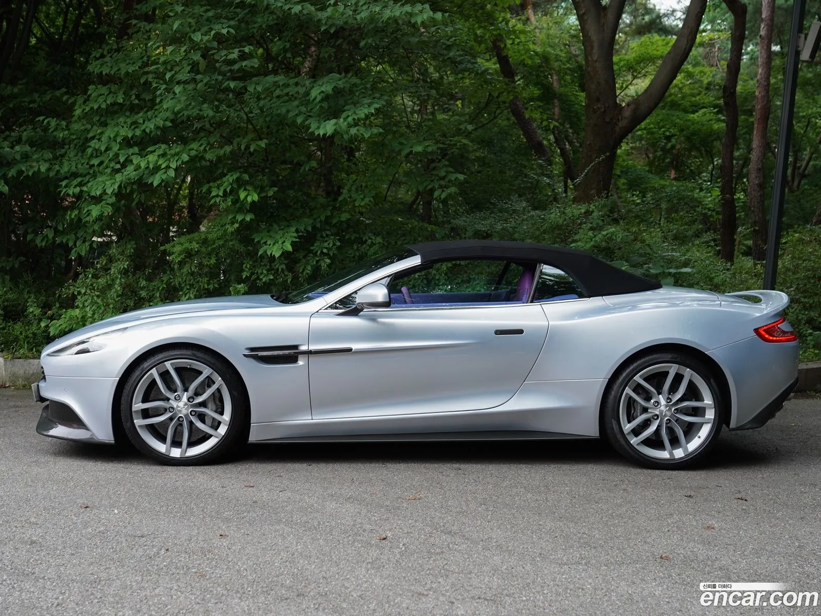 Aston Martin V12 Vanquish Ii 60 V12 Volante 2015 - фотография 3498622