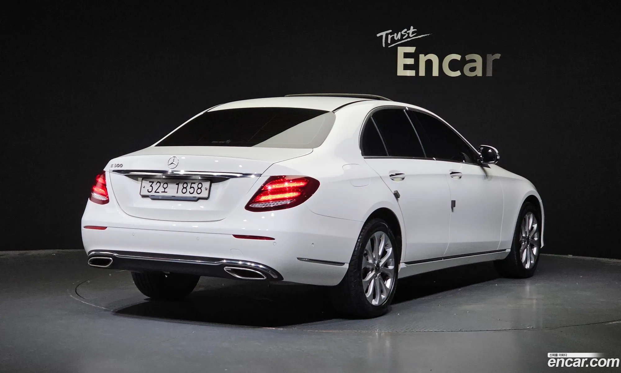 Mercedes-Benz E-Klasse V W213 S213 C238 E300 Exclusive 2018 - фотография 17944794