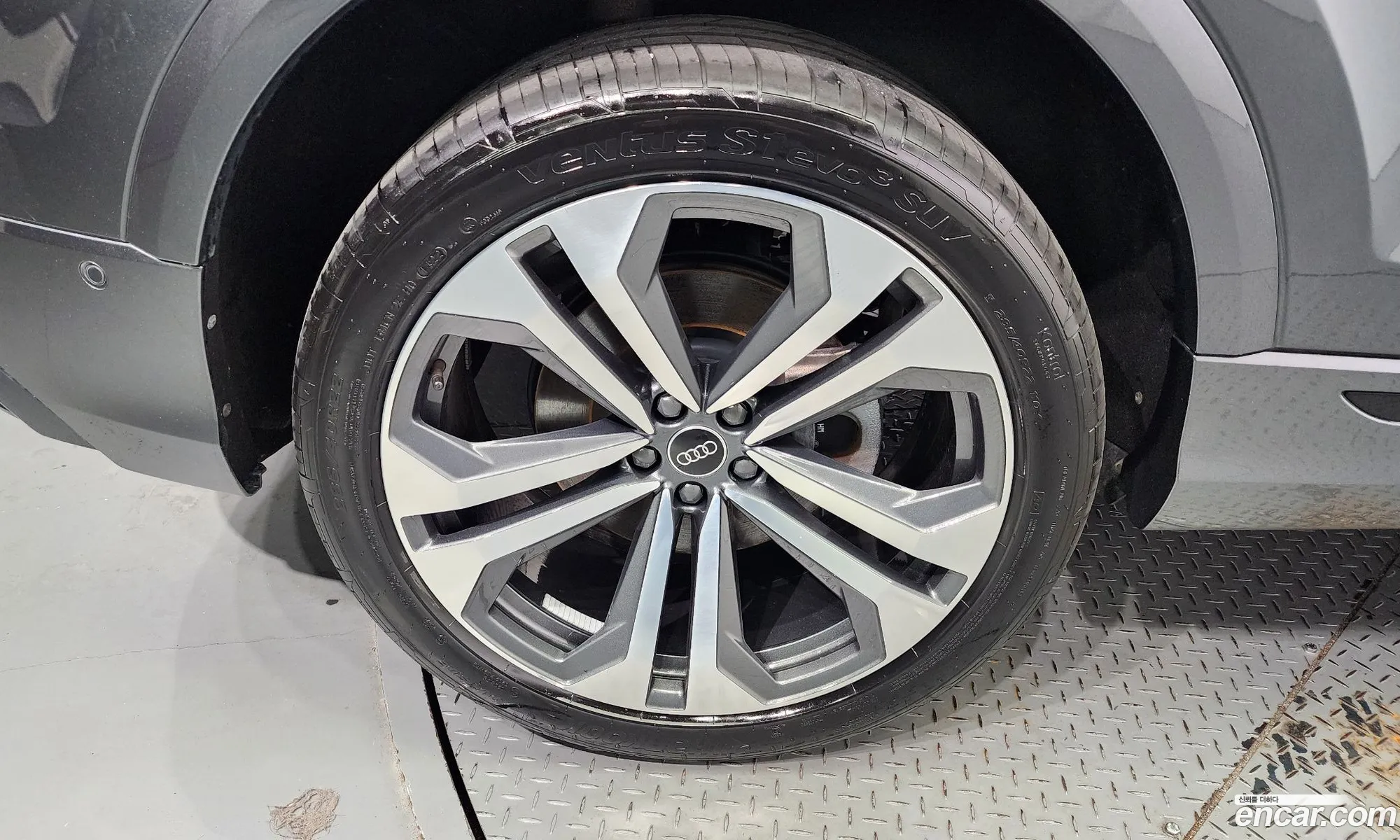 Audi Q8 55 Tfsi Quattro Premium 2023 - фотография 932567