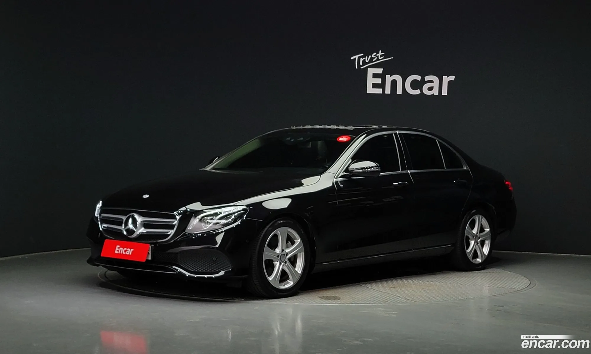 Mercedes-Benz E-Klasse E220D Avant Garde 2017 - фотография 18122127