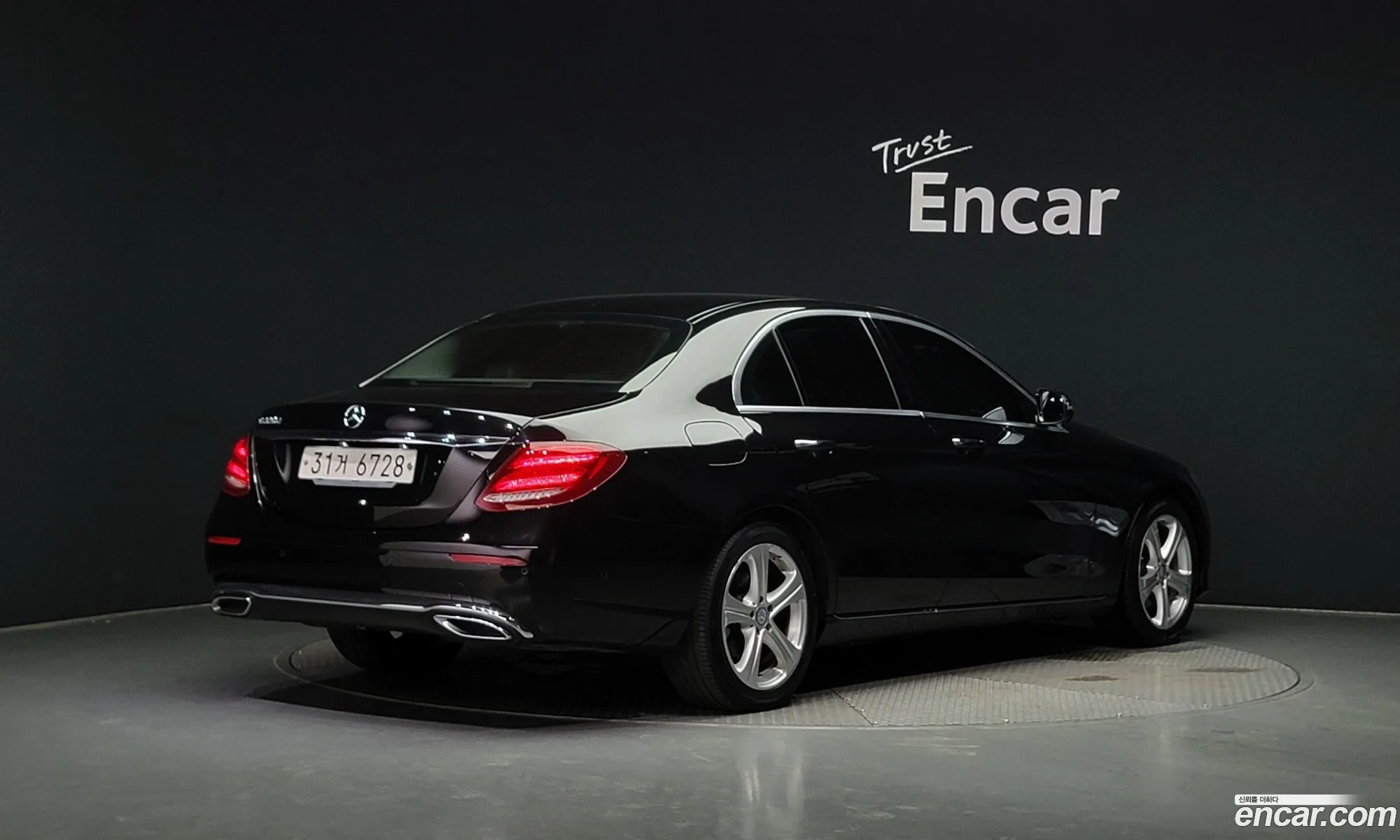 Mercedes-Benz E-Klasse E220D Avant Garde 2017 - фотография 18122128