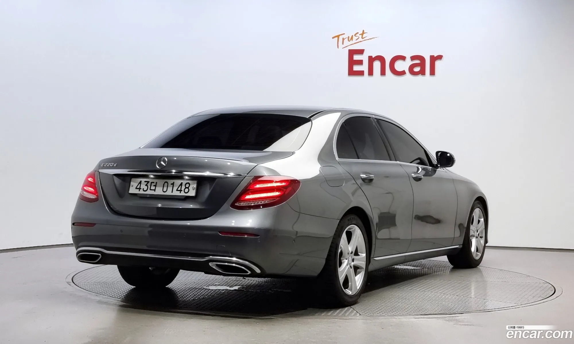 Mercedes-Benz E-Klasse E220D Avant Garde 2017 - фотография 18122182