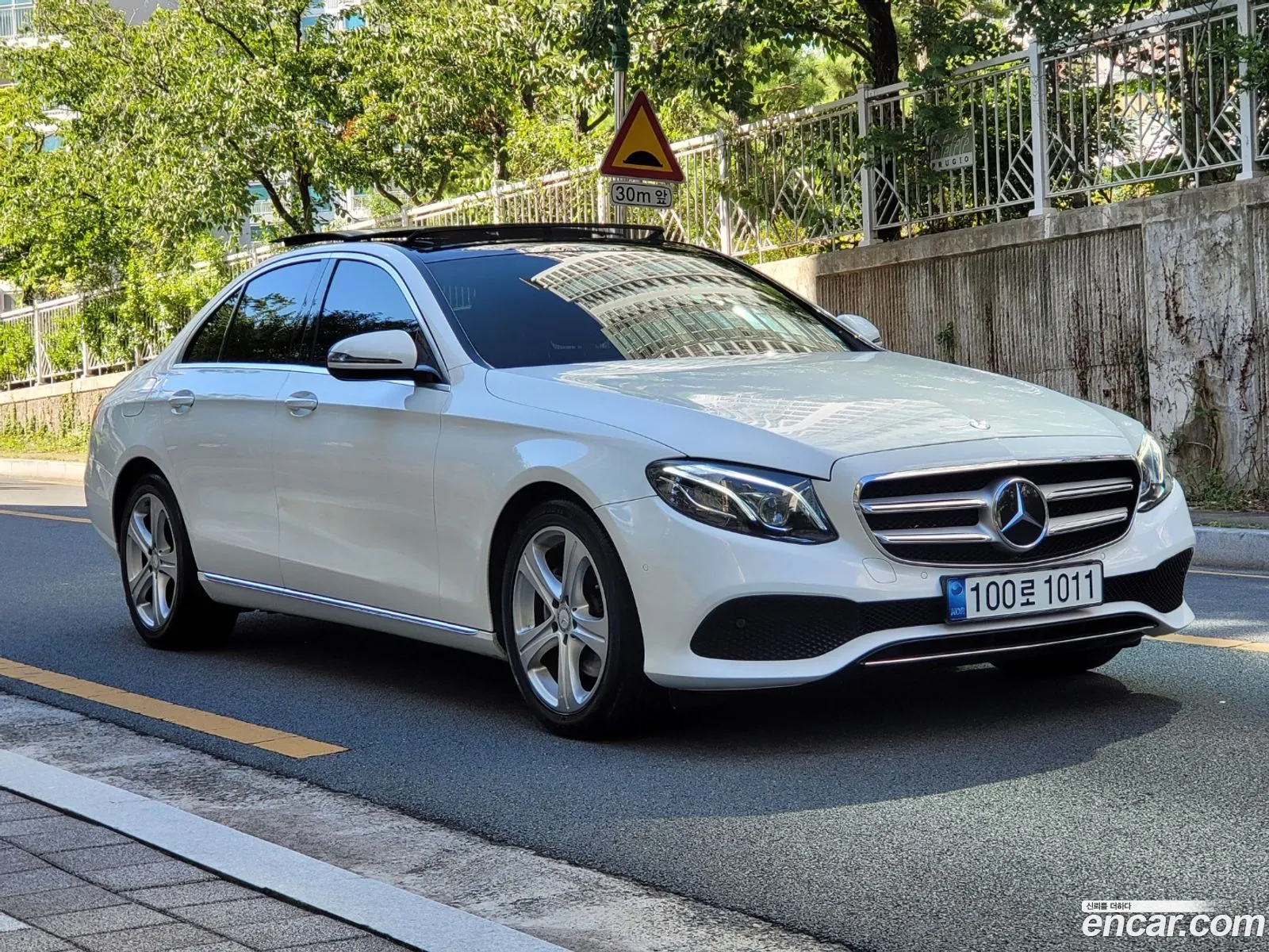 Mercedes-Benz E-Klasse E220D Avantgarde Intelligent Drive 2017 - фотография 18119241