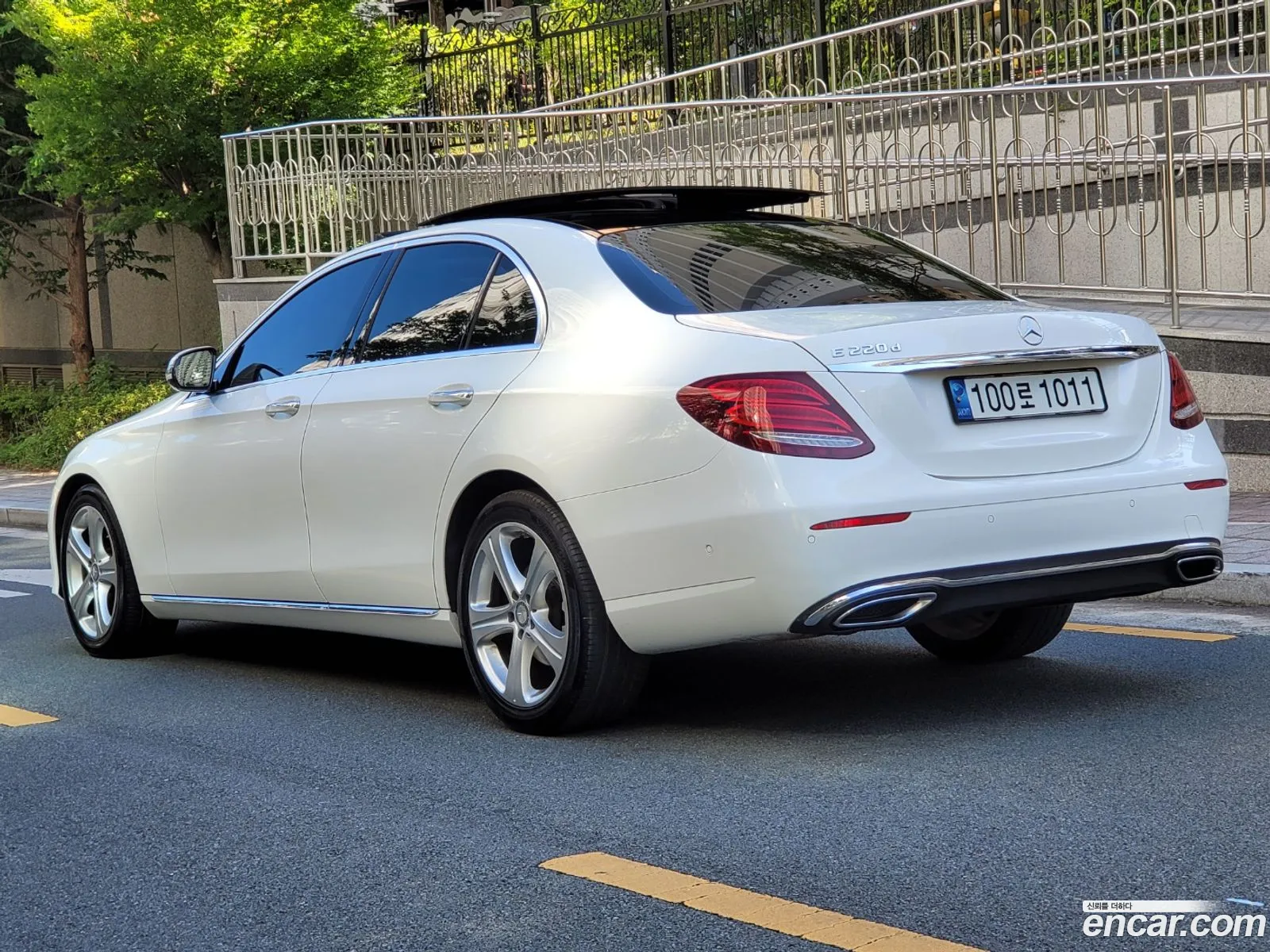 Mercedes-Benz E-Klasse E220D Avantgarde Intelligent Drive 2017 - фотография 18119242