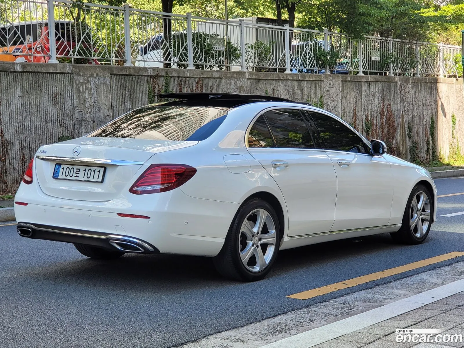 Mercedes-Benz E-Klasse E220D Avantgarde Intelligent Drive 2017 - фотография 18119243