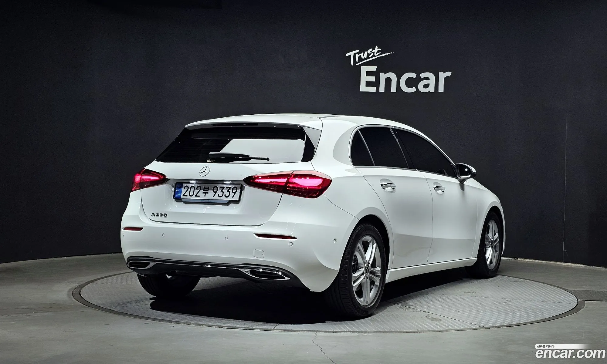 Mercedes-Benz A-Klasse A220 Hatchback 2024 - фотография 18037533