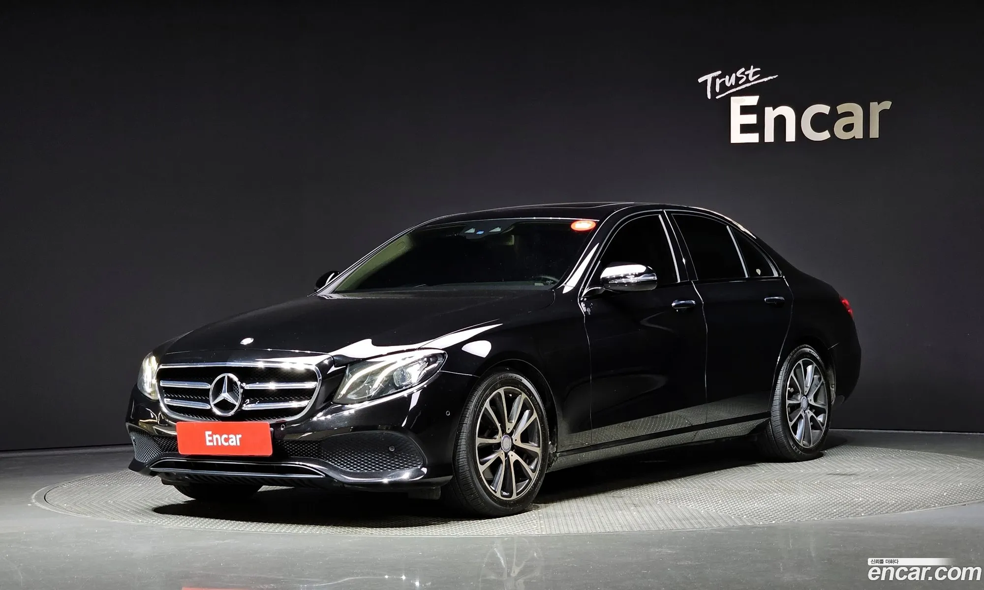 Mercedes-Benz E-Klasse E220D Avant Garde 2017 - фотография 17451818