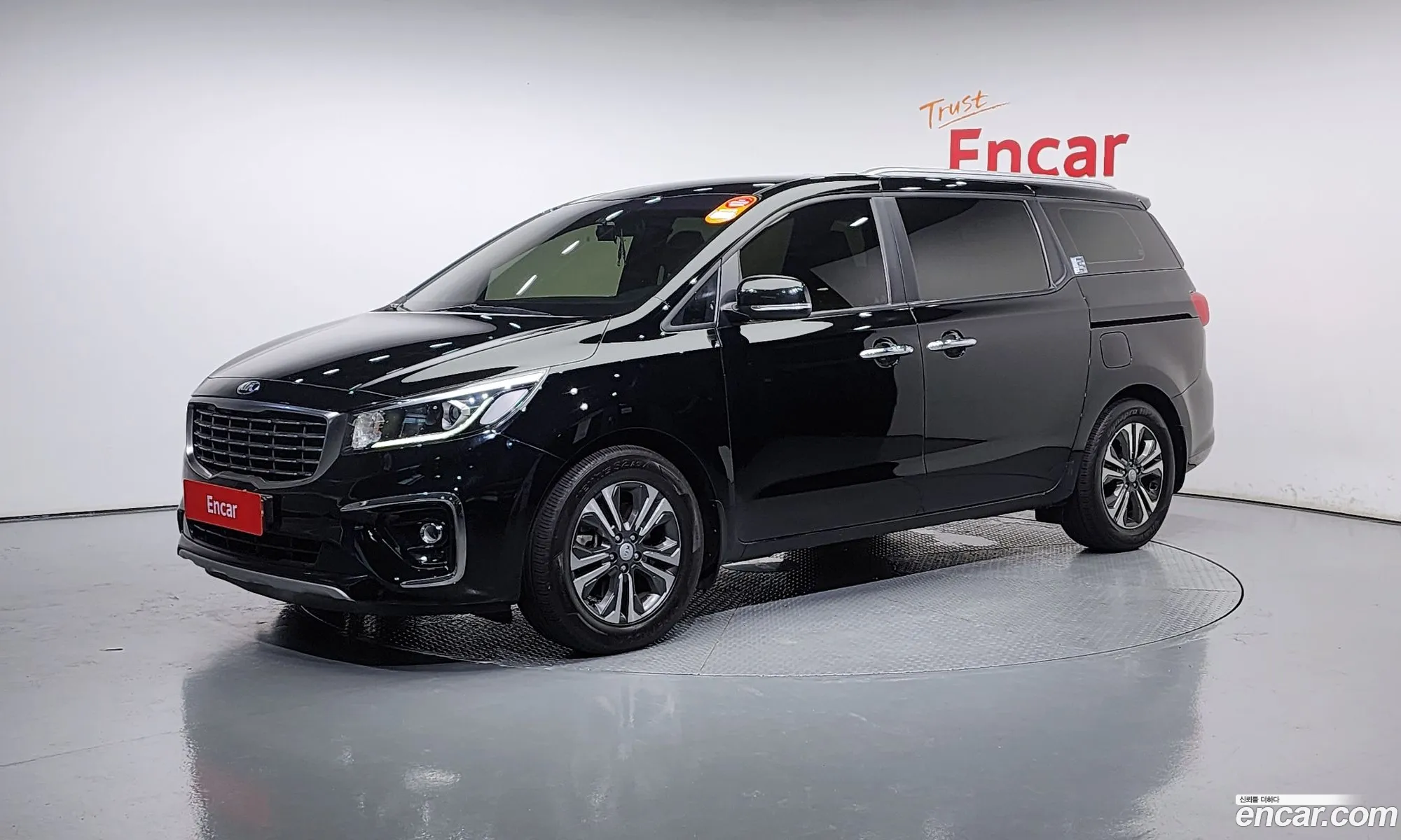Kia Carnival 9-Seater Luxury 2020 - фотография 13488608