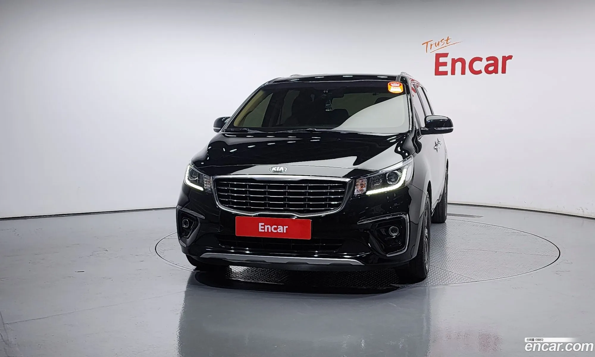 Kia Carnival 9-Seater Luxury 2020 - фотография 13488610