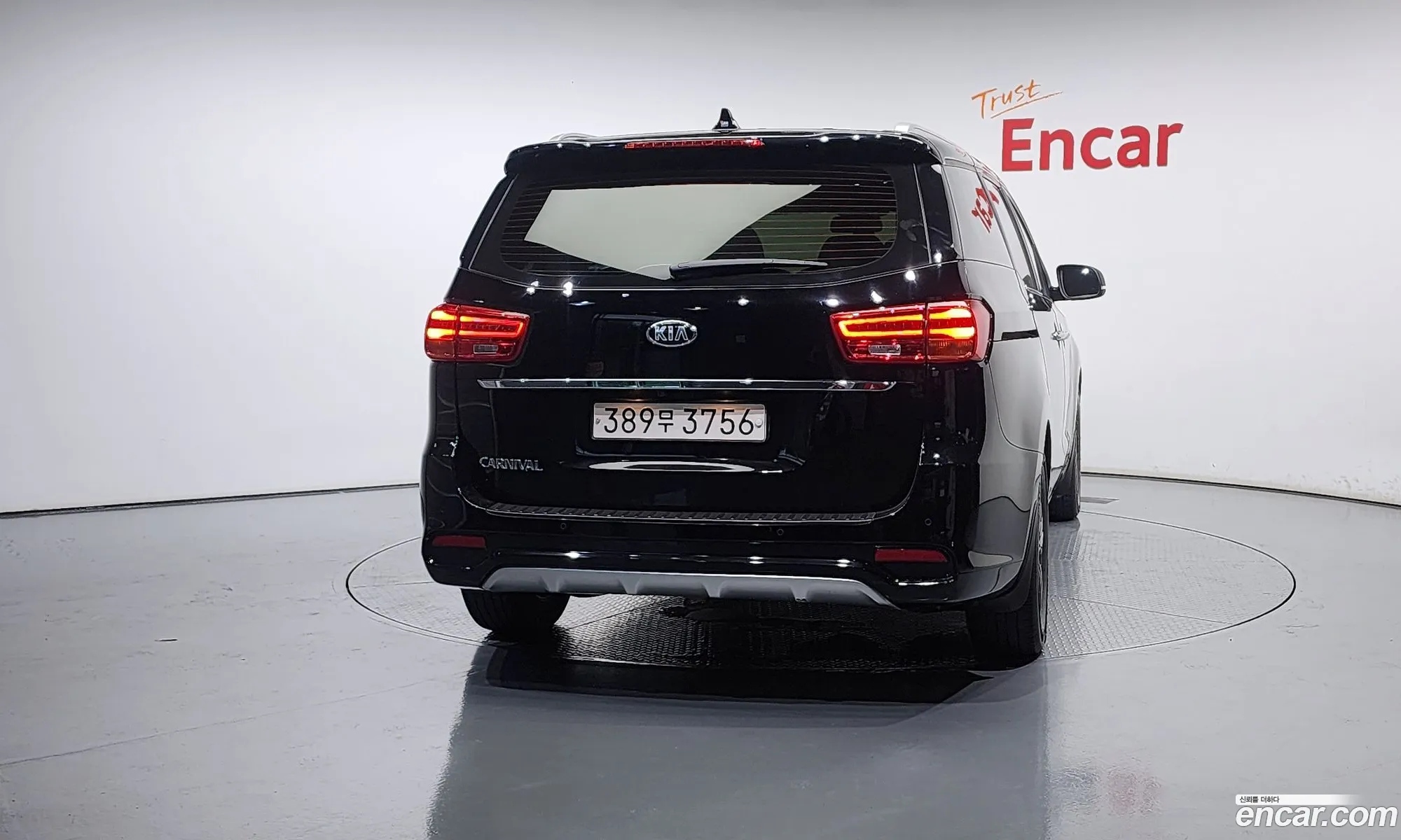 Kia Carnival 9-Seater Luxury 2020 - фотография 13488611