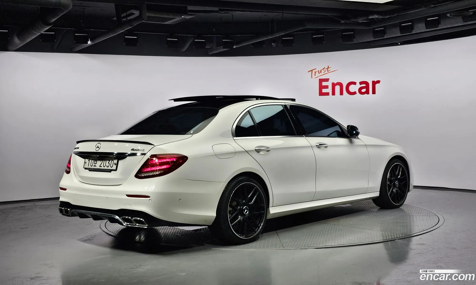 Mercedes-Benz E-Klasse E300 Amg Line 2017 - фотография 17393247