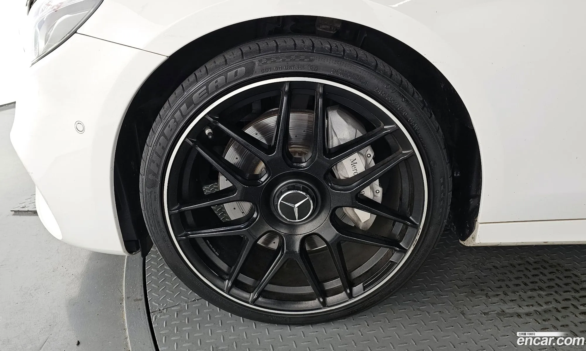 Mercedes-Benz E-Klasse E300 Amg Line 2017 - фотография 17393250