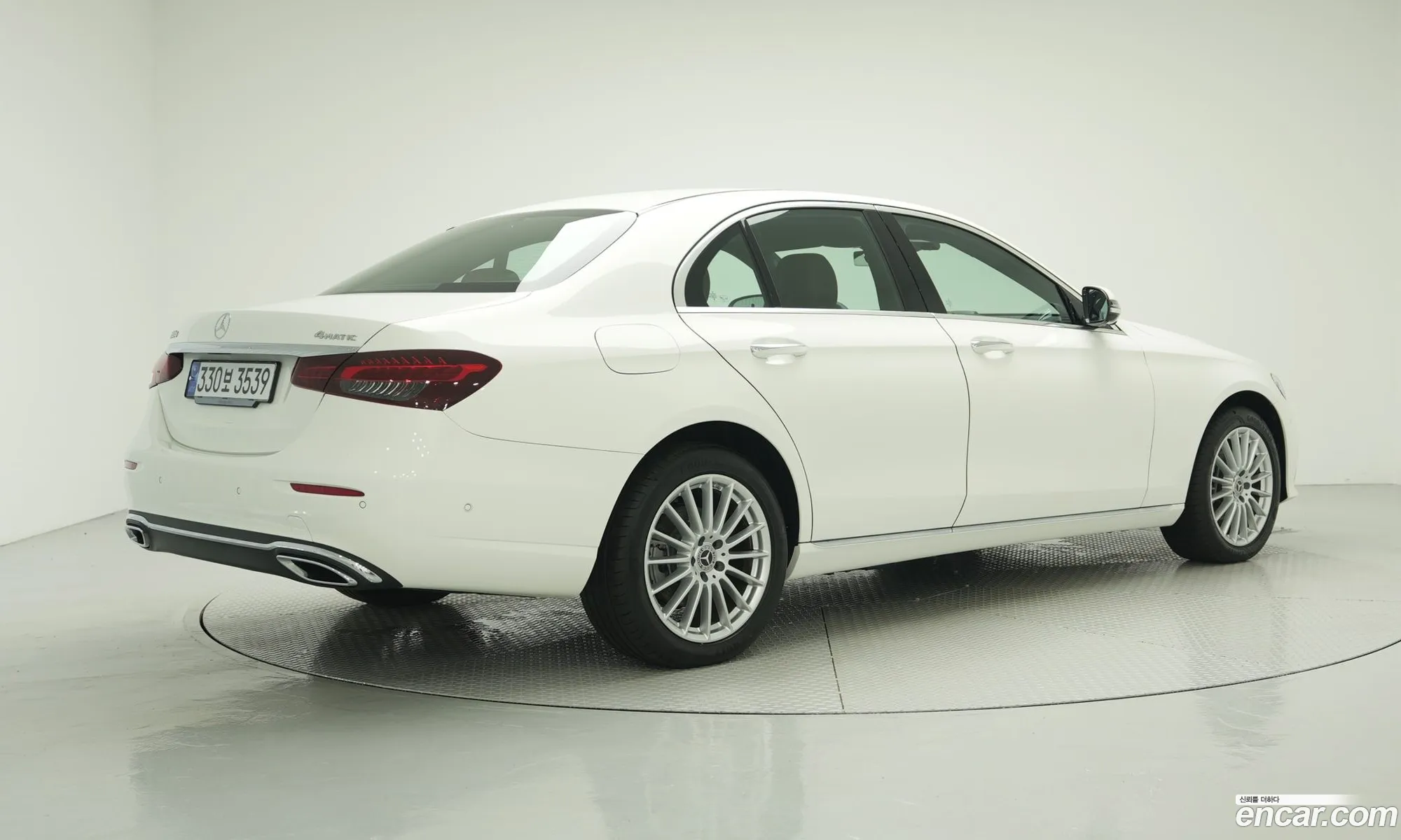 Mercedes-Benz E-Klasse E220D 4Matic Exclusive 2023 - фотография 18080261