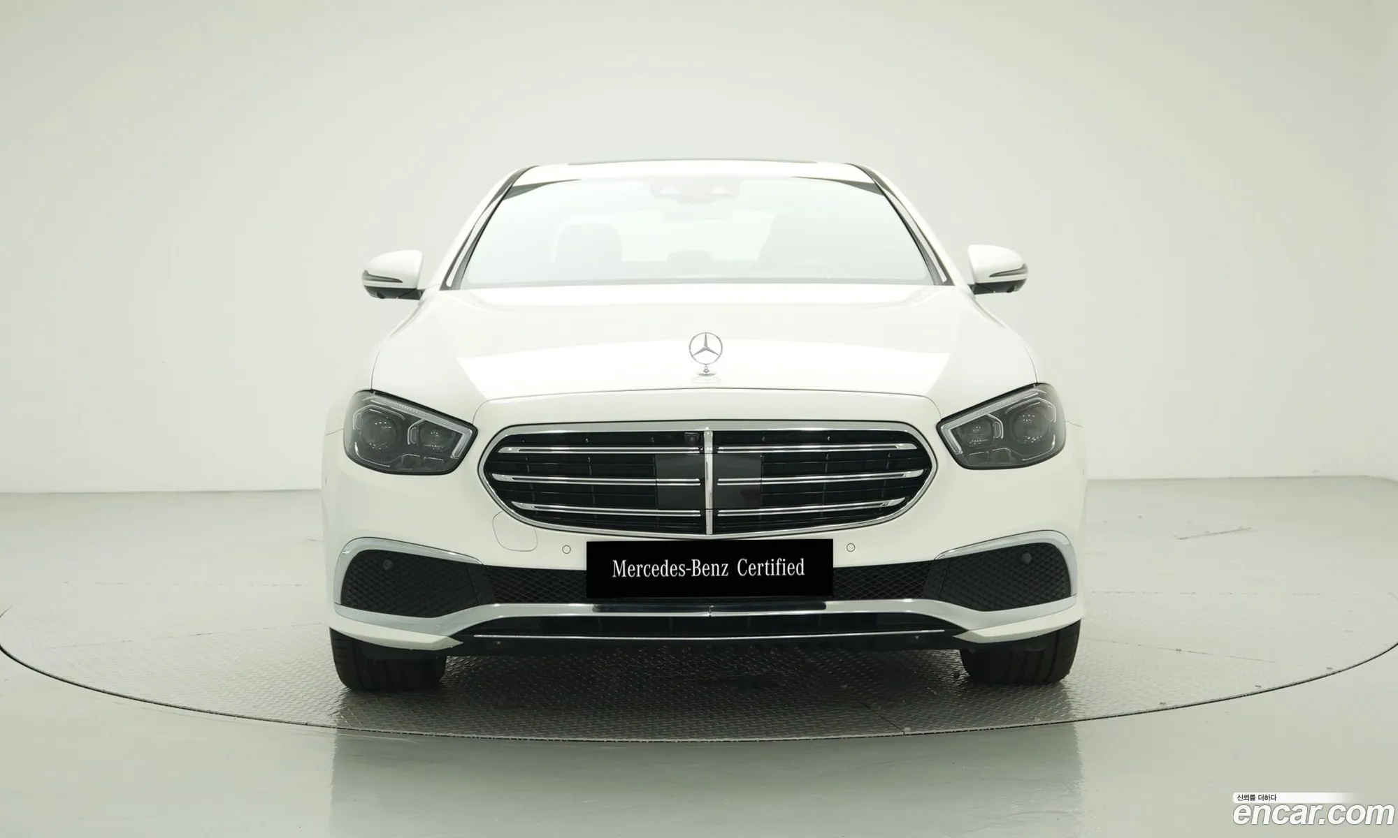 Mercedes-Benz E-Klasse E220D 4Matic Exclusive 2023 - фотография 18080262