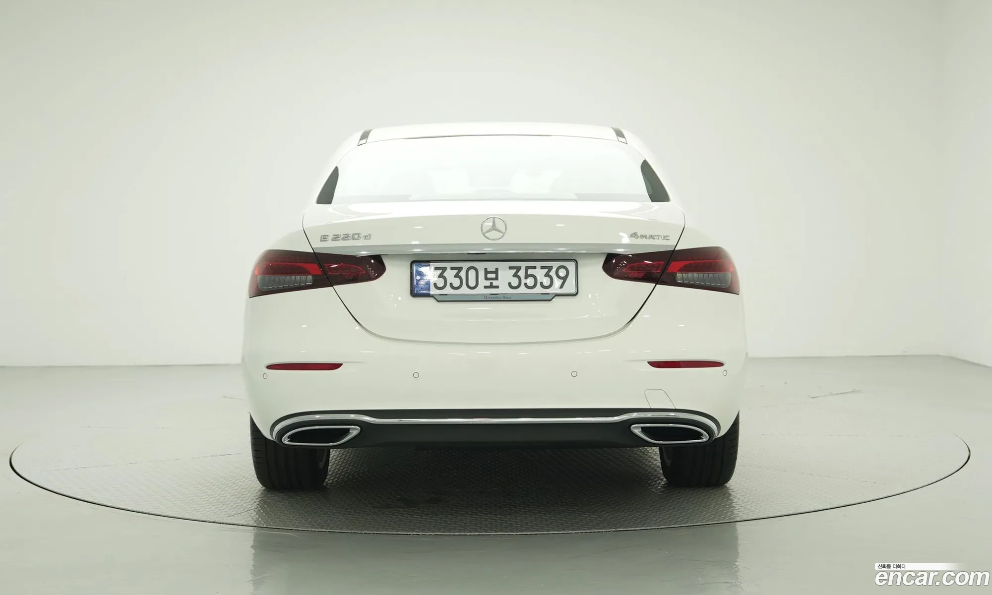 Mercedes-Benz E-Klasse E220D 4Matic Exclusive 2023 - фотография 18080263