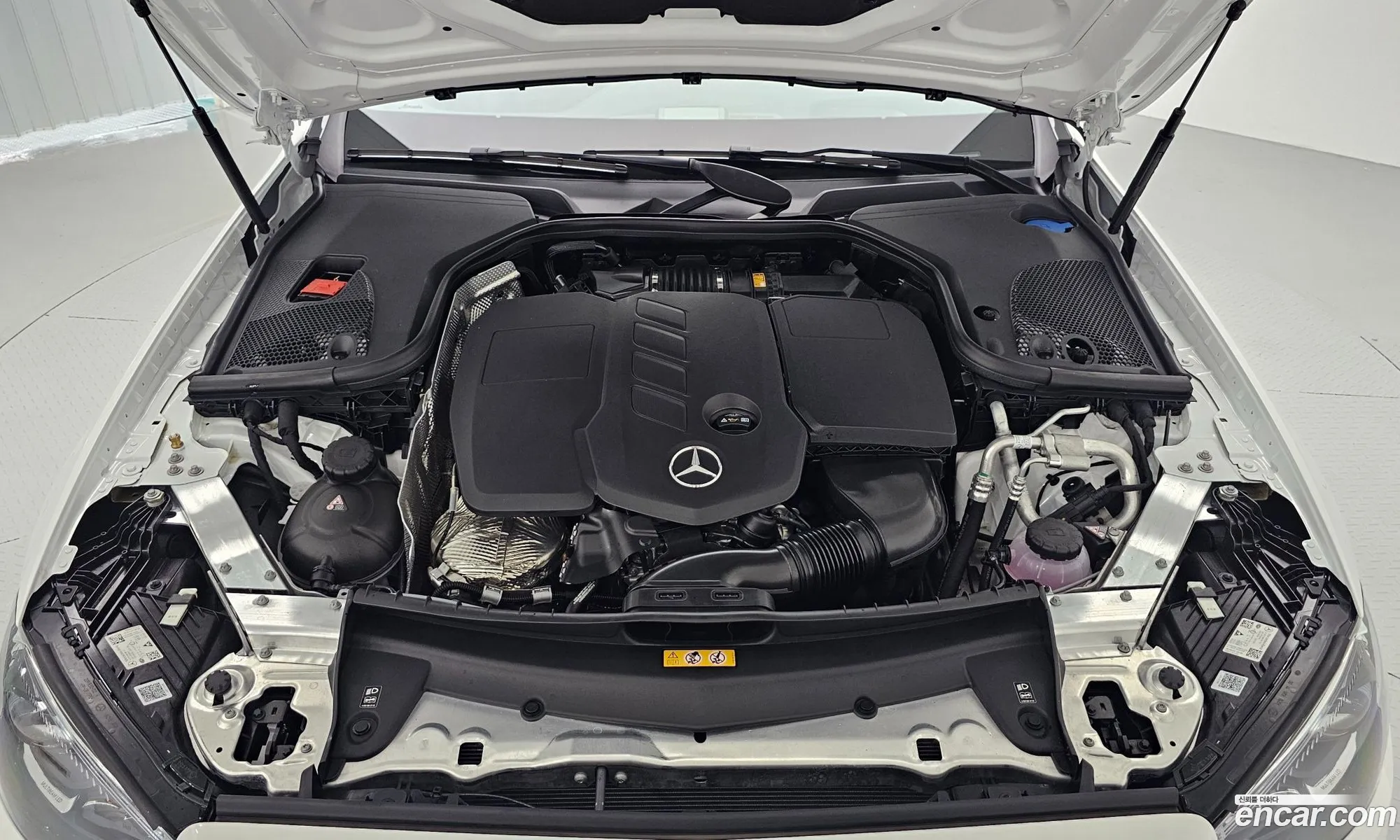 Mercedes-Benz E-Klasse E220D 4Matic Exclusive 2023 - фотография 18080265