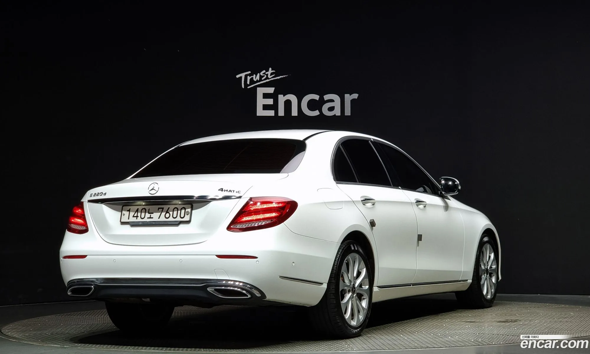 Mercedes-Benz E-Klasse E220D Exclusive 2017 - фотография 18033606