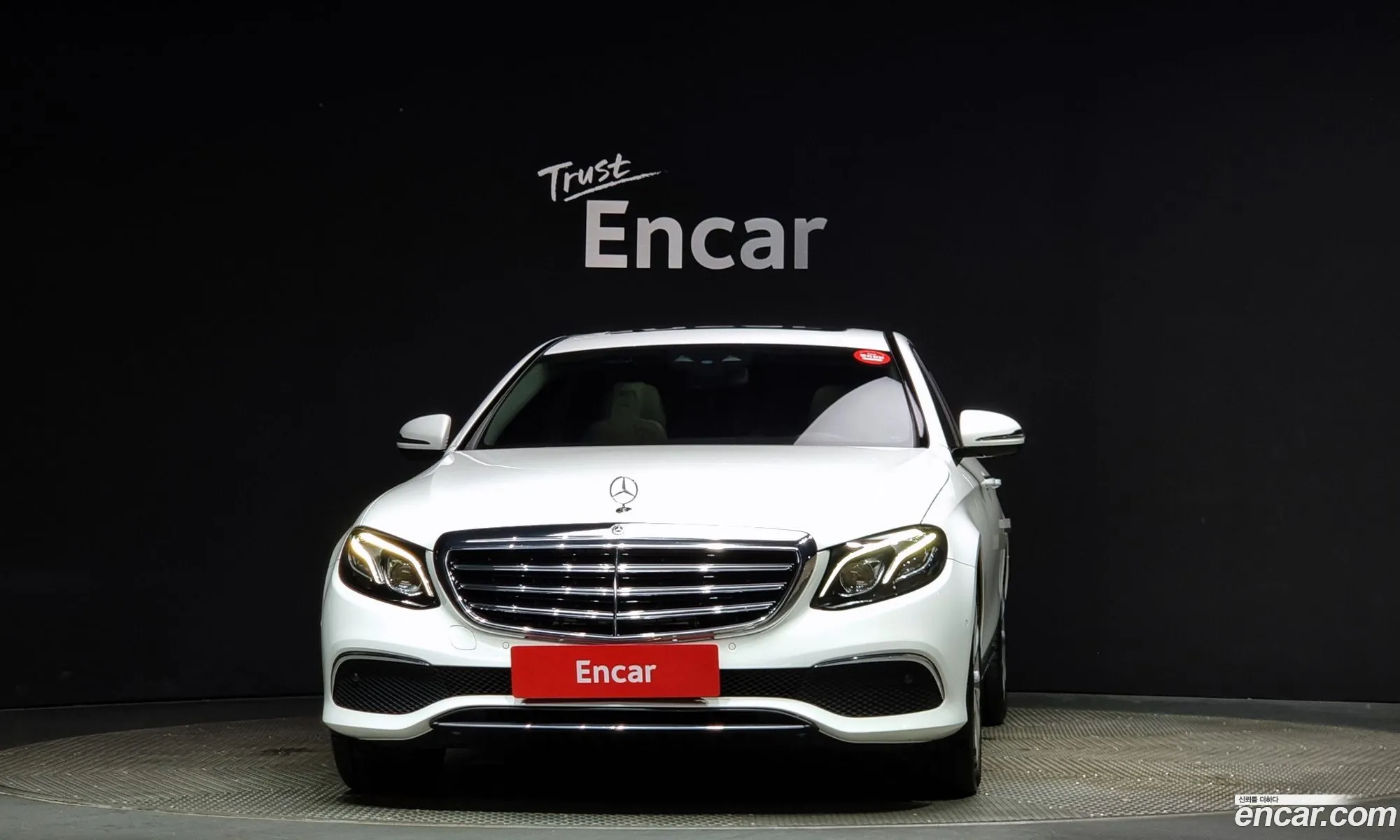 Mercedes-Benz E-Klasse E220D Exclusive 2017 - фотография 18033607