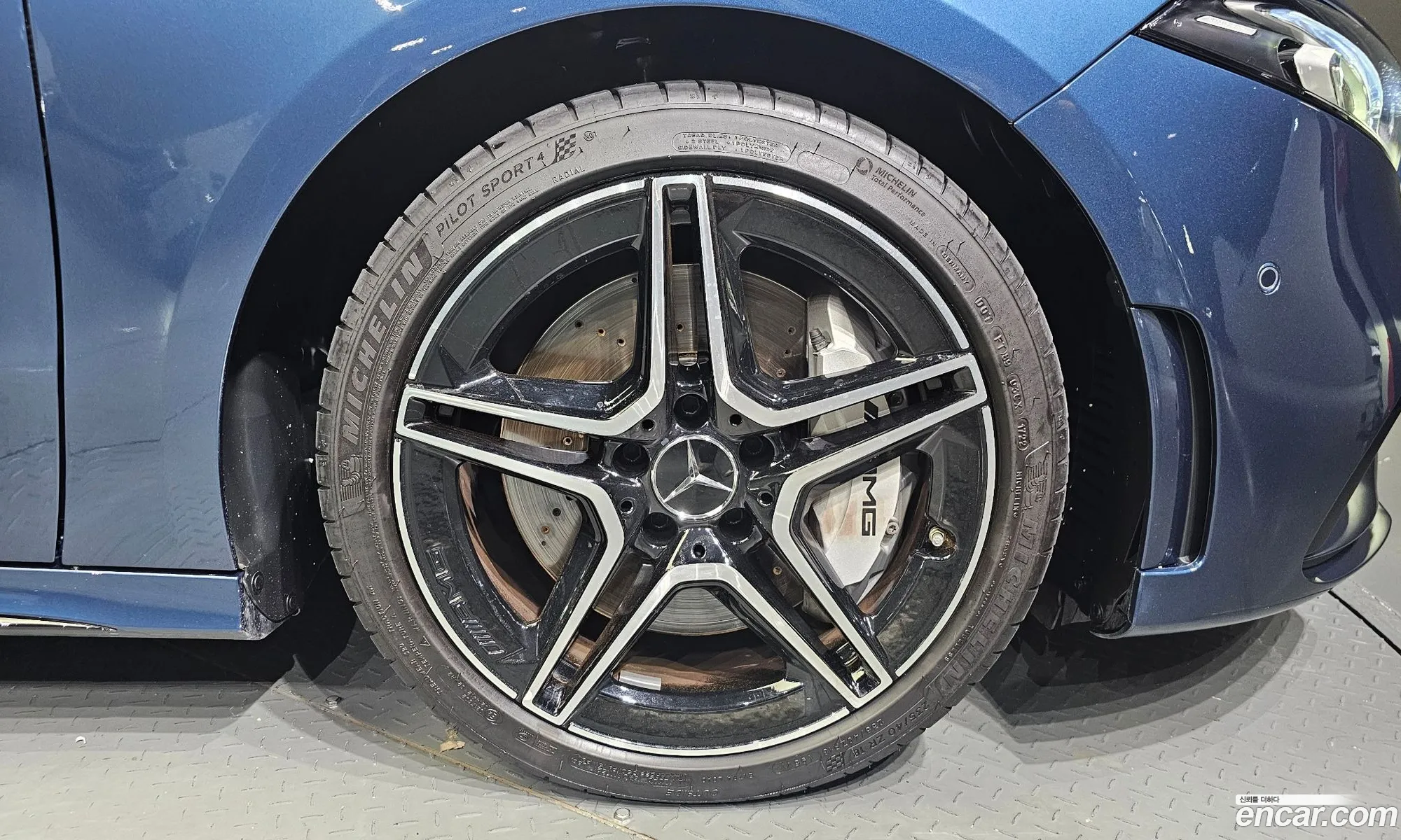 Mercedes-Benz A-Klasse Amg A35 4Matic Sedan 2023 - фотография 18033373