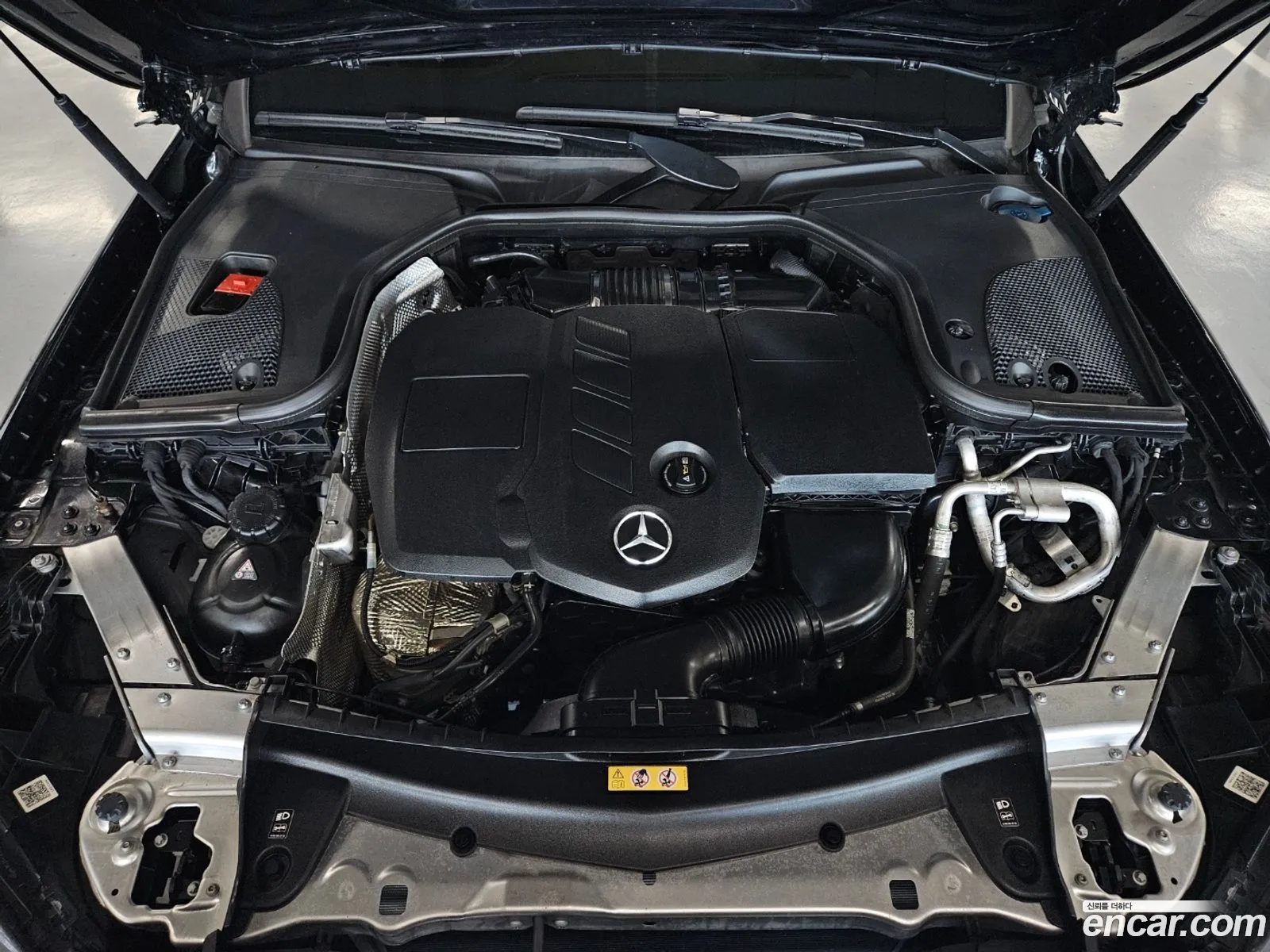 Mercedes-Benz E-Klasse E220D 4Matic Exclusive 2017 - фотография 18033646