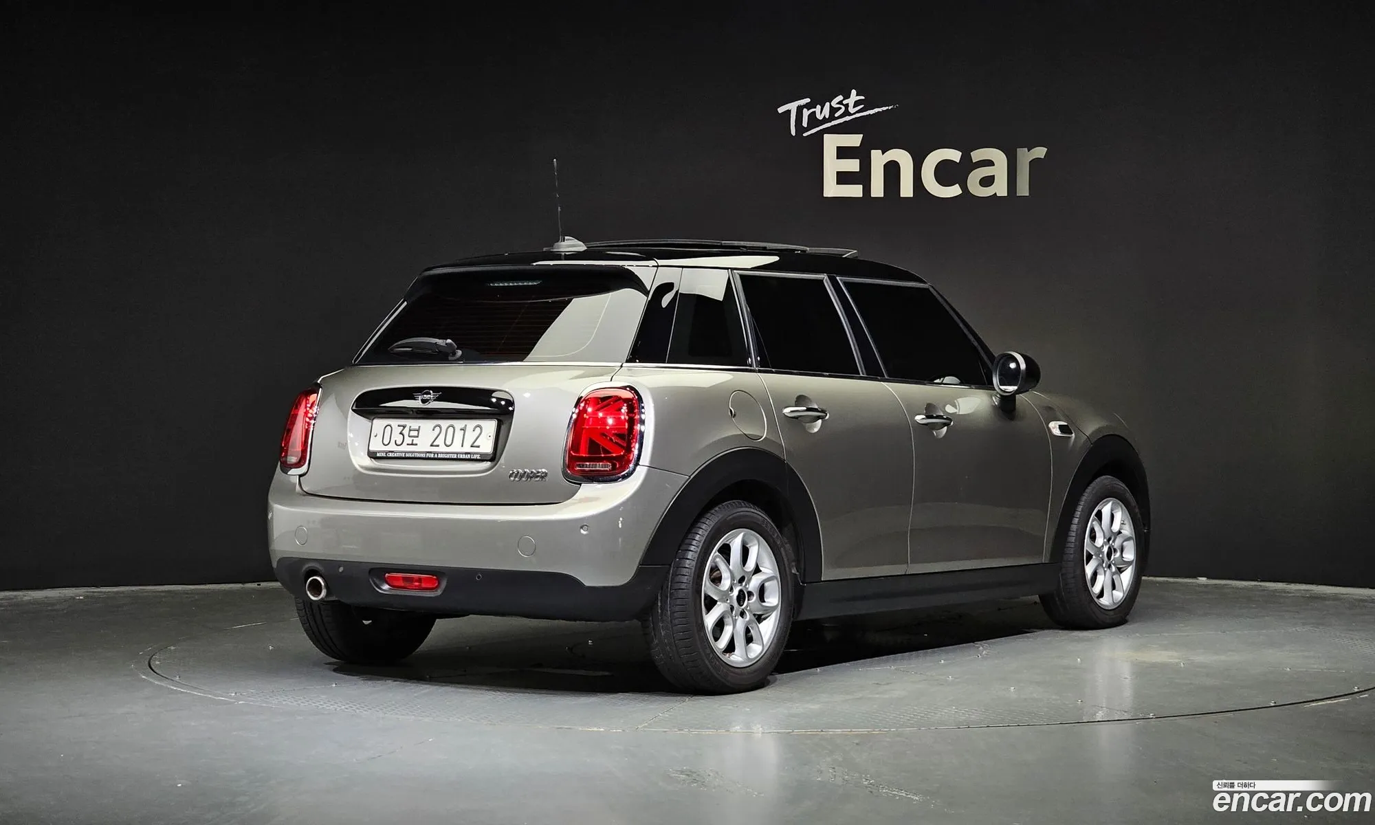 Mini Cooper 5-Door High 2019 - фотография 6396729