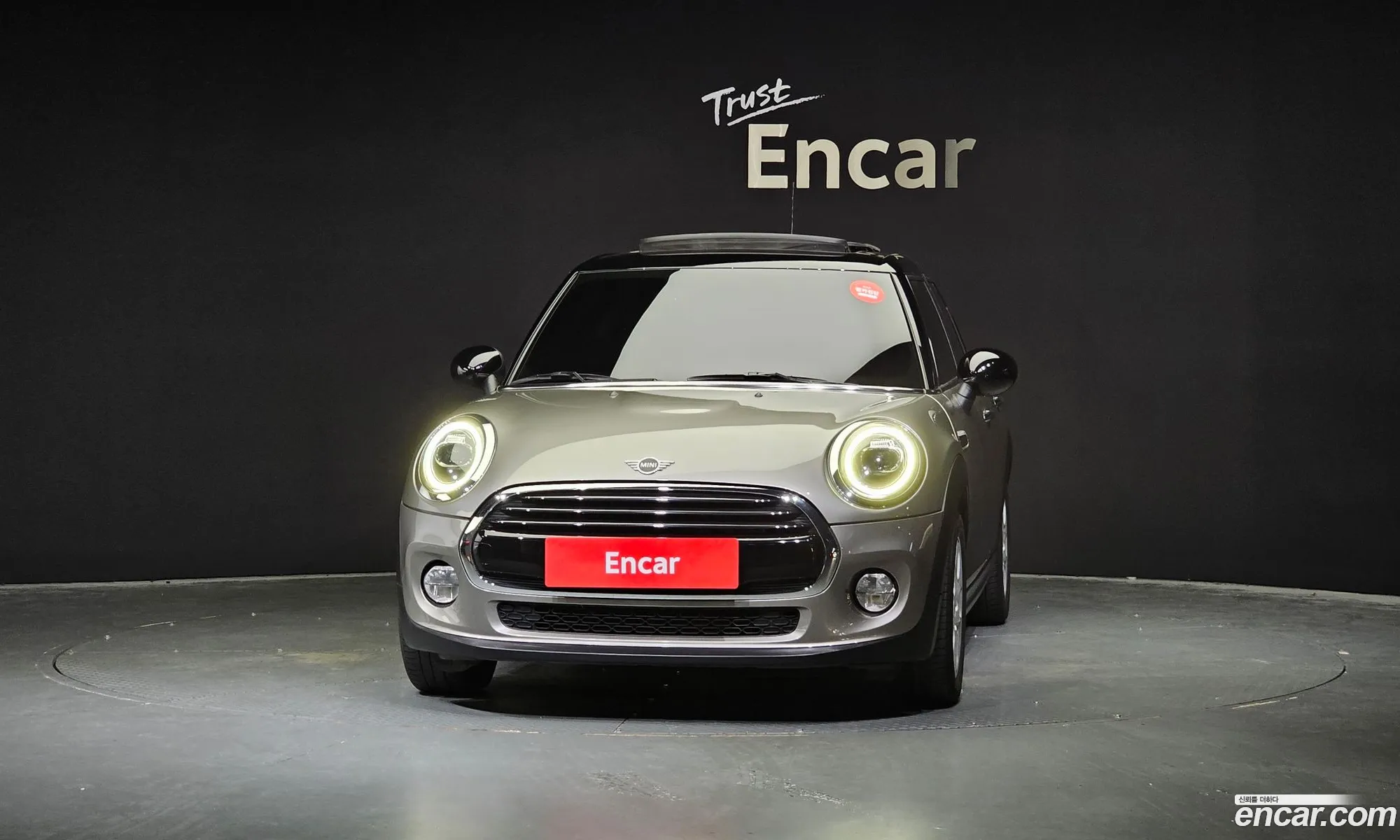 Mini Cooper 5-Door High 2019 - фотография 6396730