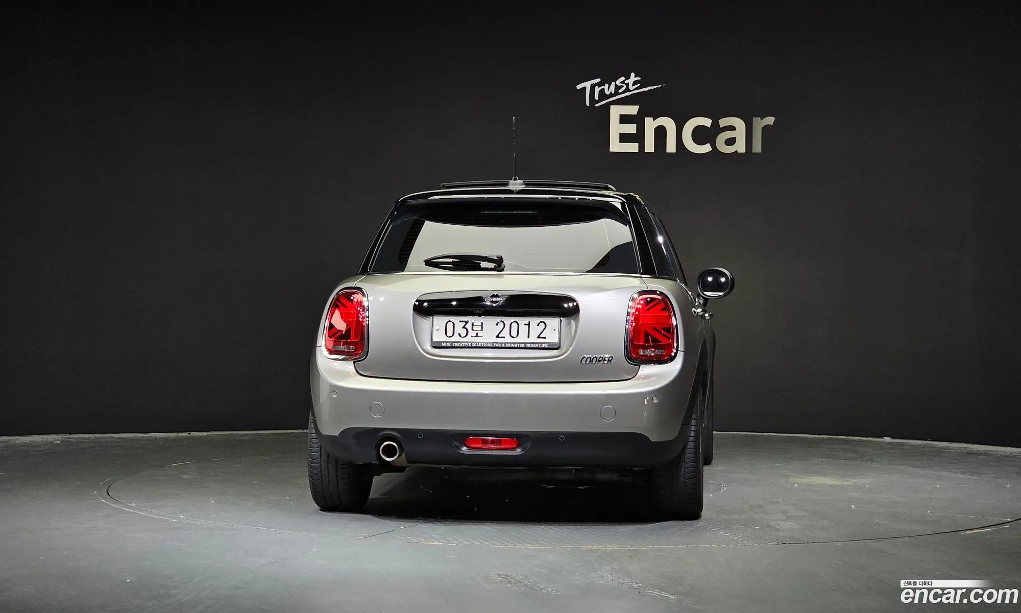 Mini Cooper 5-Door High 2019 - фотография 6396731