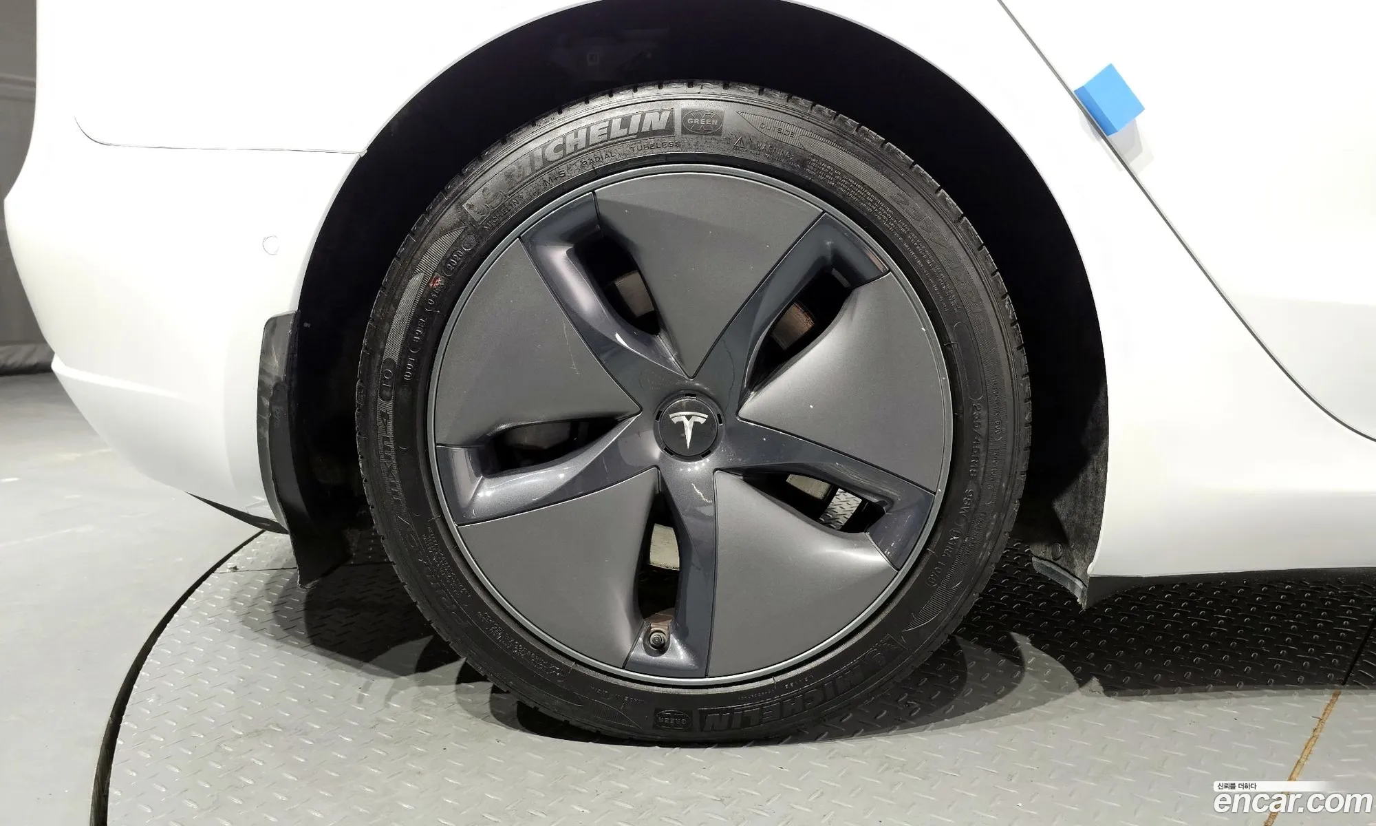 Tesla Model 3 I Standard Range Plus 2020 - фотография 15678334