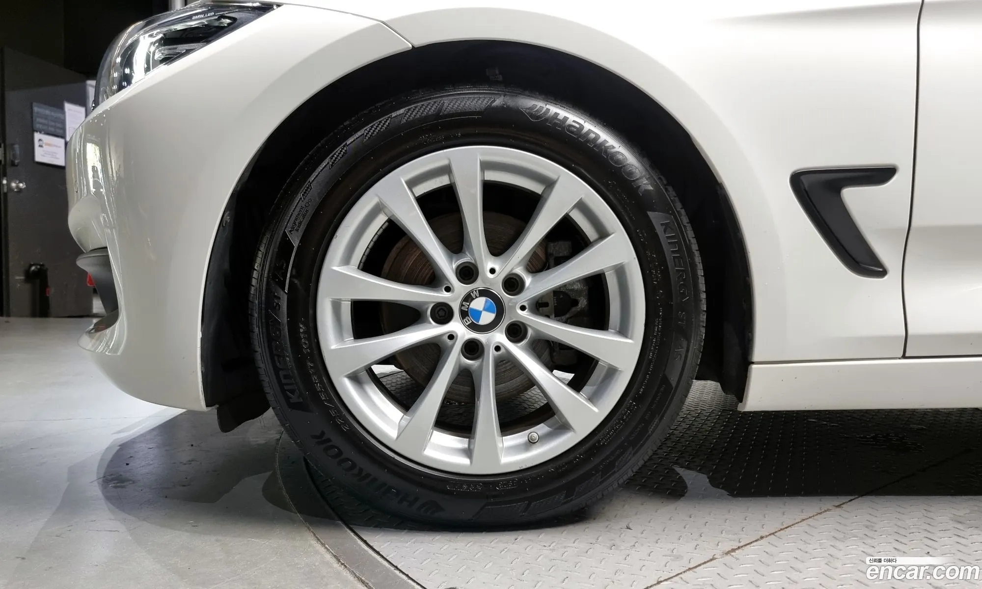 BMW 6Er Gt 320D 2017 - фотография 13636394