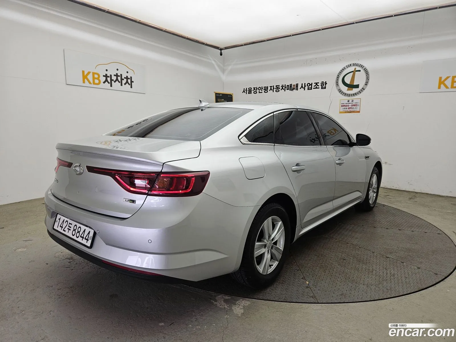 Renault Samsung Sm6 20 Lpe Se Rental Car 2017 - фотография 12545597