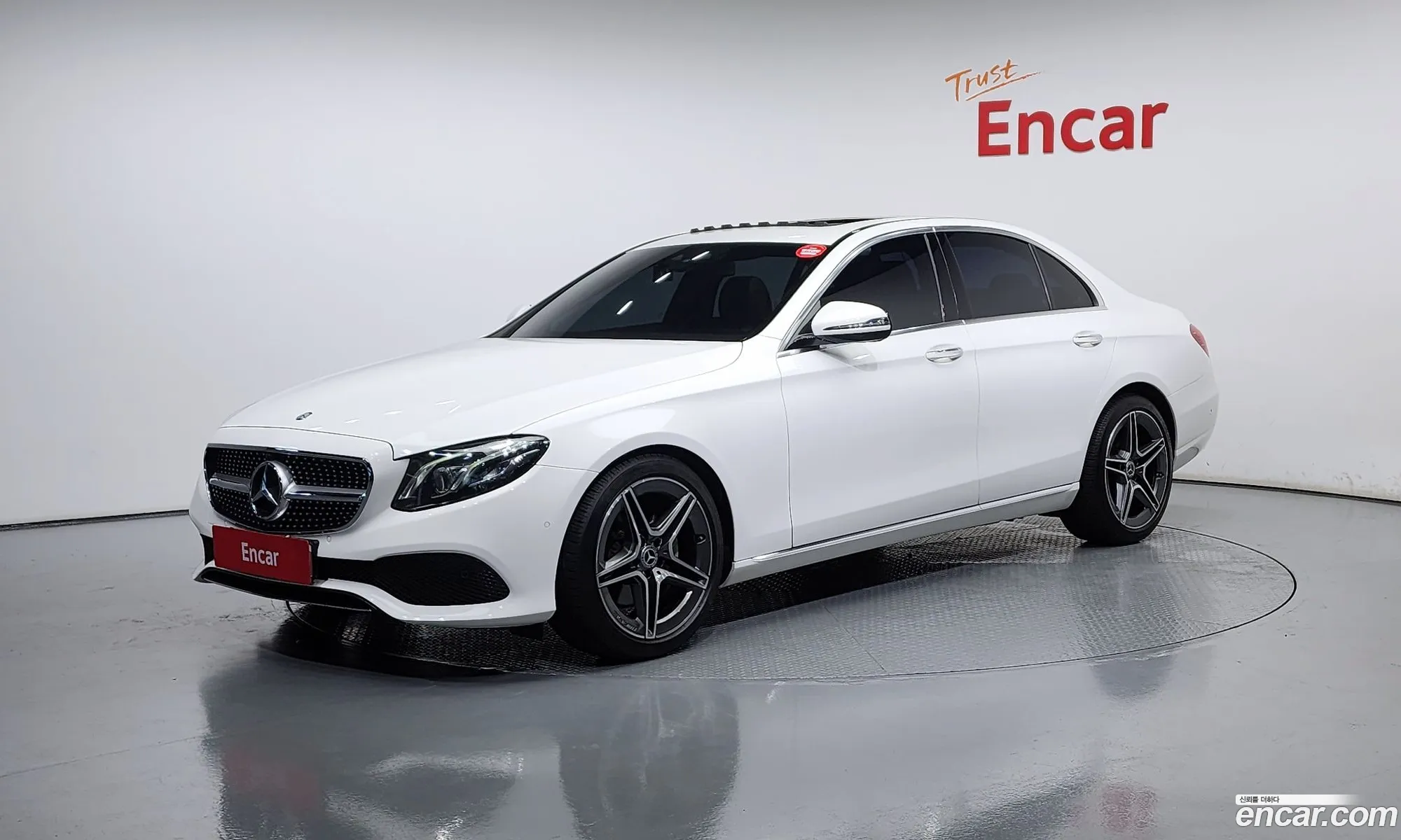 Mercedes-Benz E-Klasse E220D Avant Garde 2016 - фотография 17393331