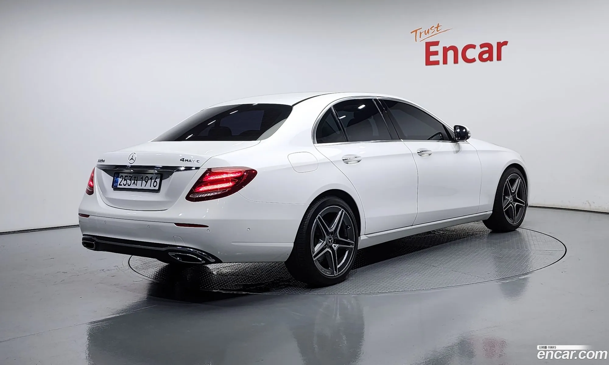 Mercedes-Benz E-Klasse E220D Avant Garde 2016 - фотография 17393332
