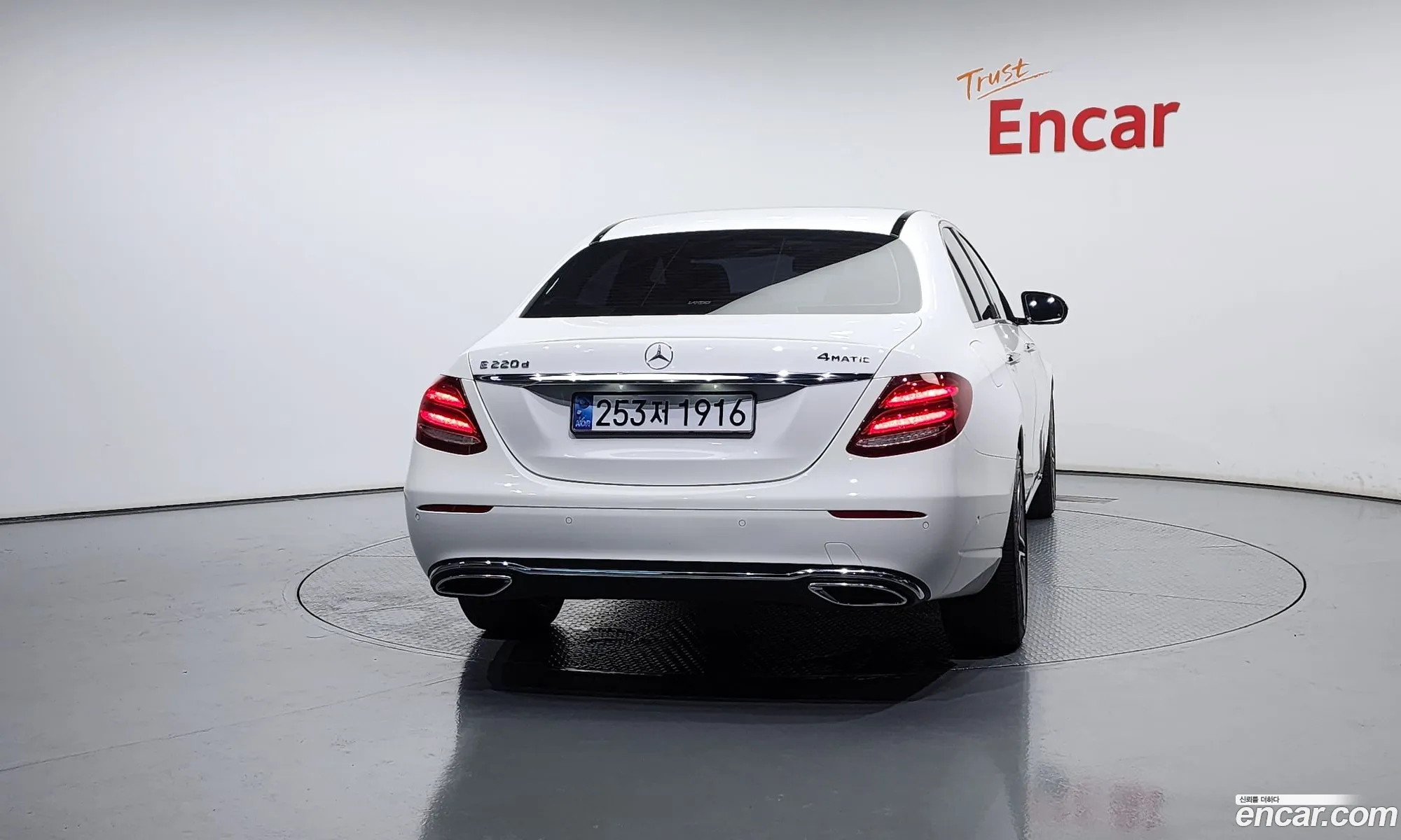 Mercedes-Benz E-Klasse E220D Avant Garde 2016 - фотография 17393334