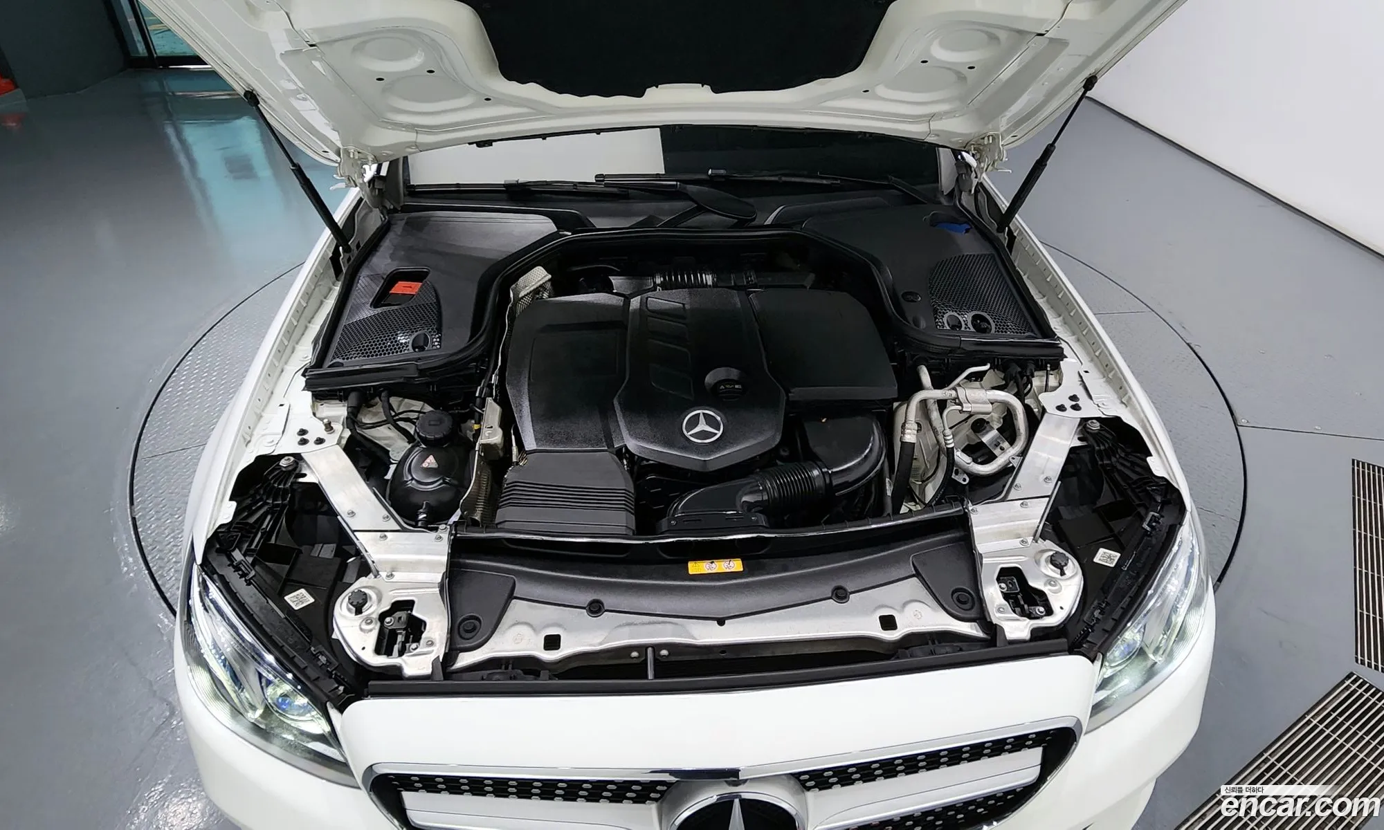 Mercedes-Benz E-Klasse E220D Avant Garde 2016 - фотография 17393336